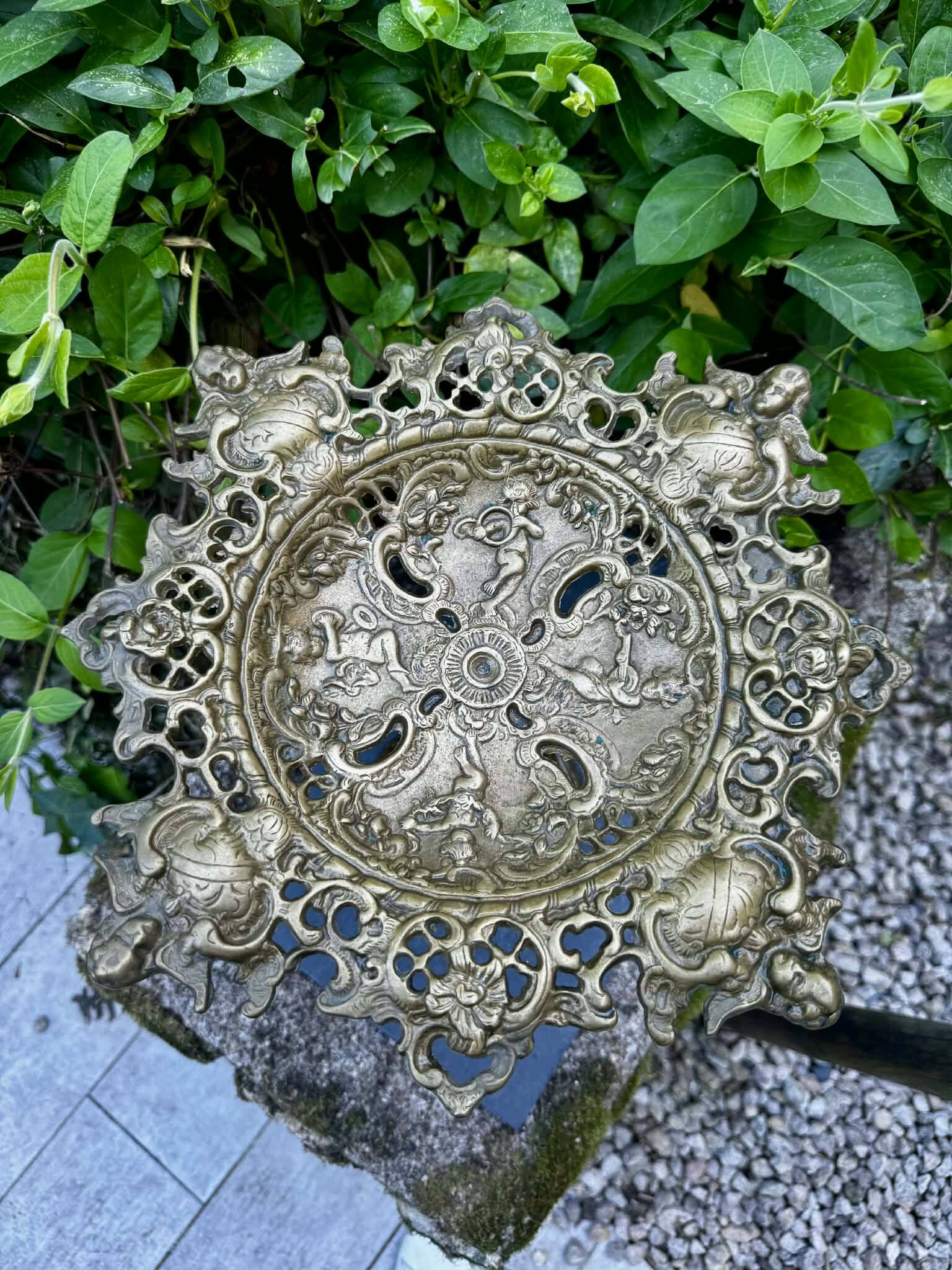 Large bronze fruit bowl from the 19th century.