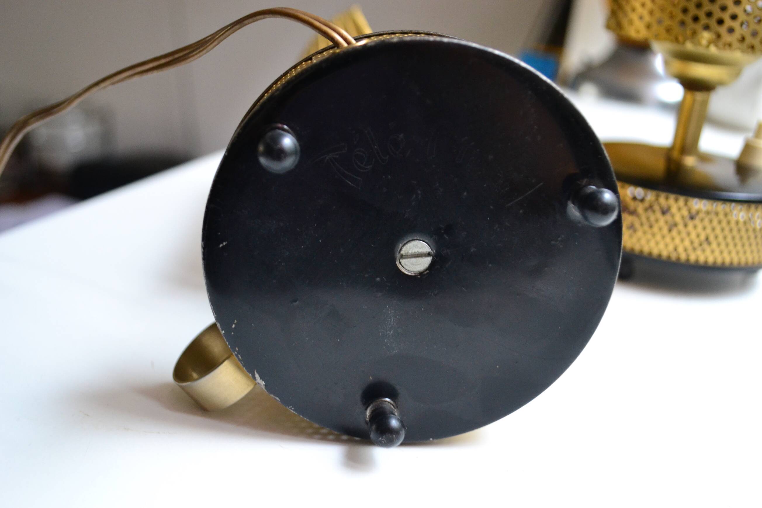 Paire de lampes métal perforé style Mategot années 50