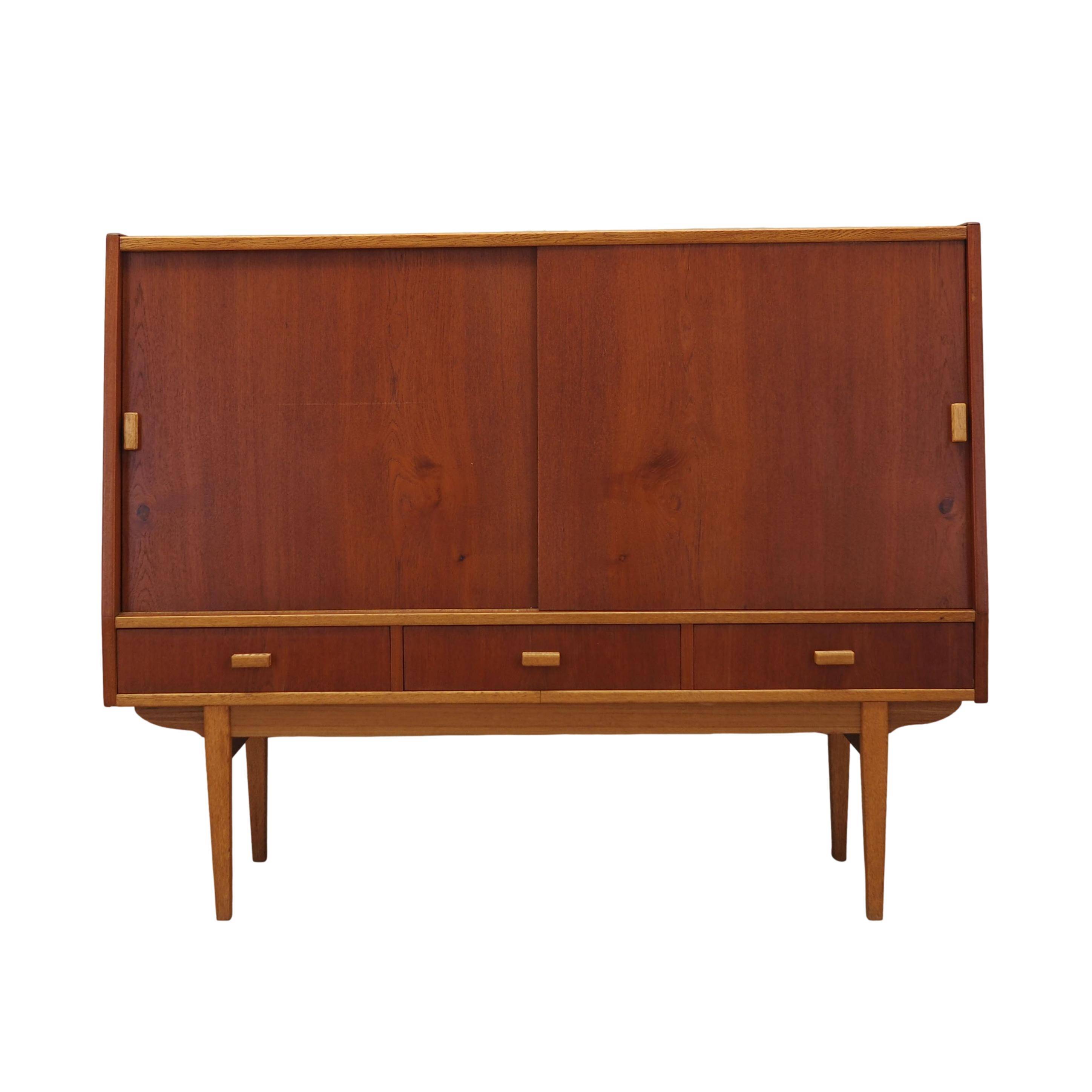 Buffet haut en teck, design danois, années 1960, production : Danemark