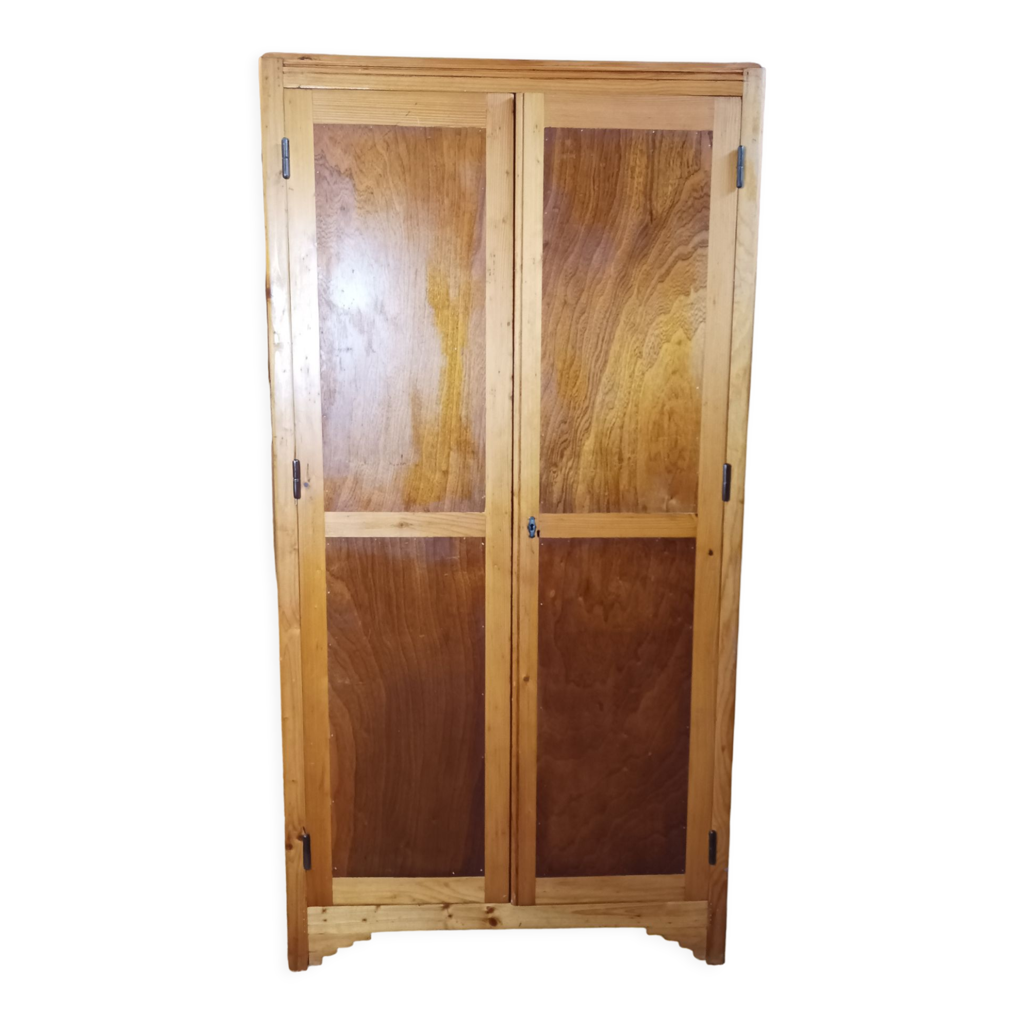 Parisian pine cabinet