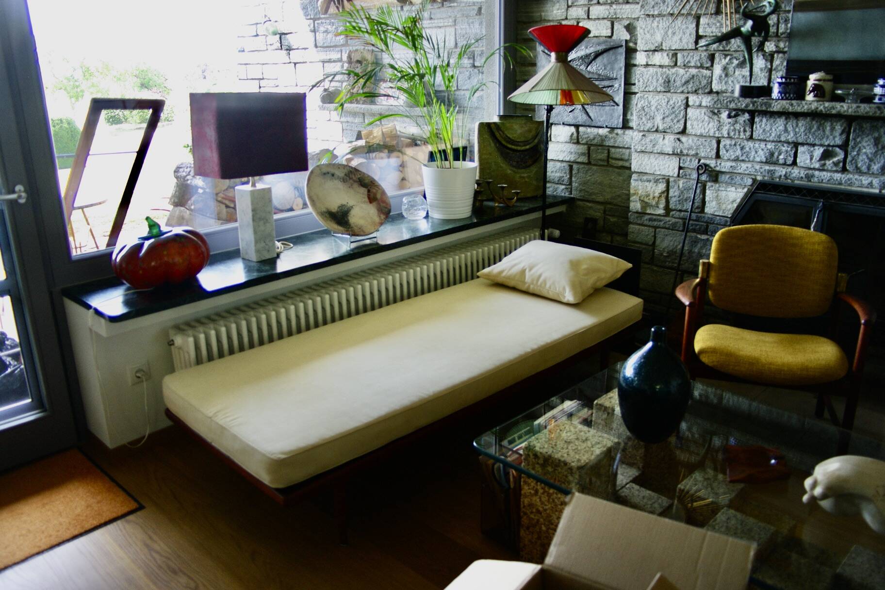 Vintage minerva daybed in solid teak and alcantara by peter hvidt for john stuart 1950s