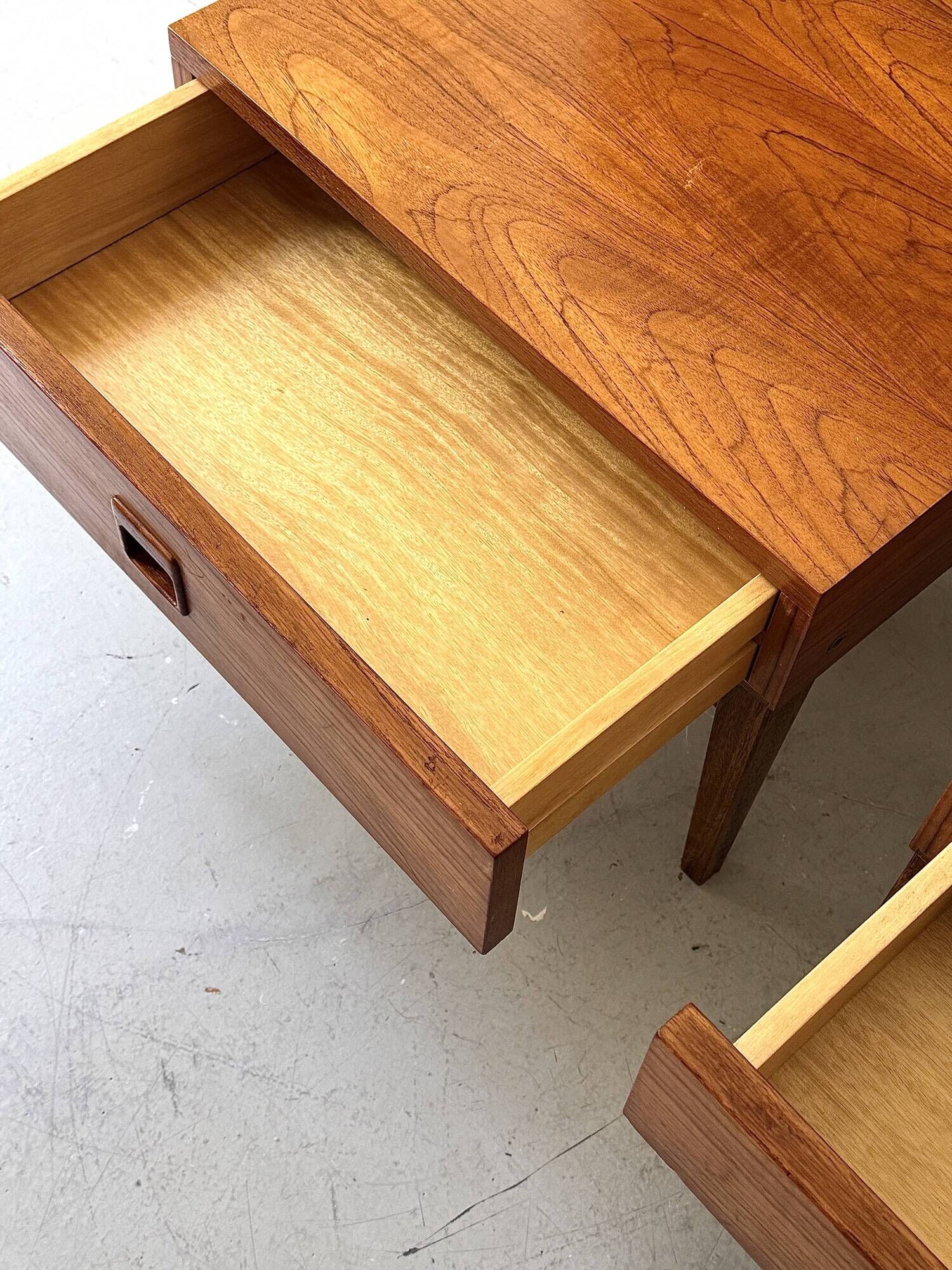 Modernist pair / Scandinavian wooden bedside tables, 1970 design.