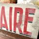 Ancien panneau bois lettrage peint vintage
