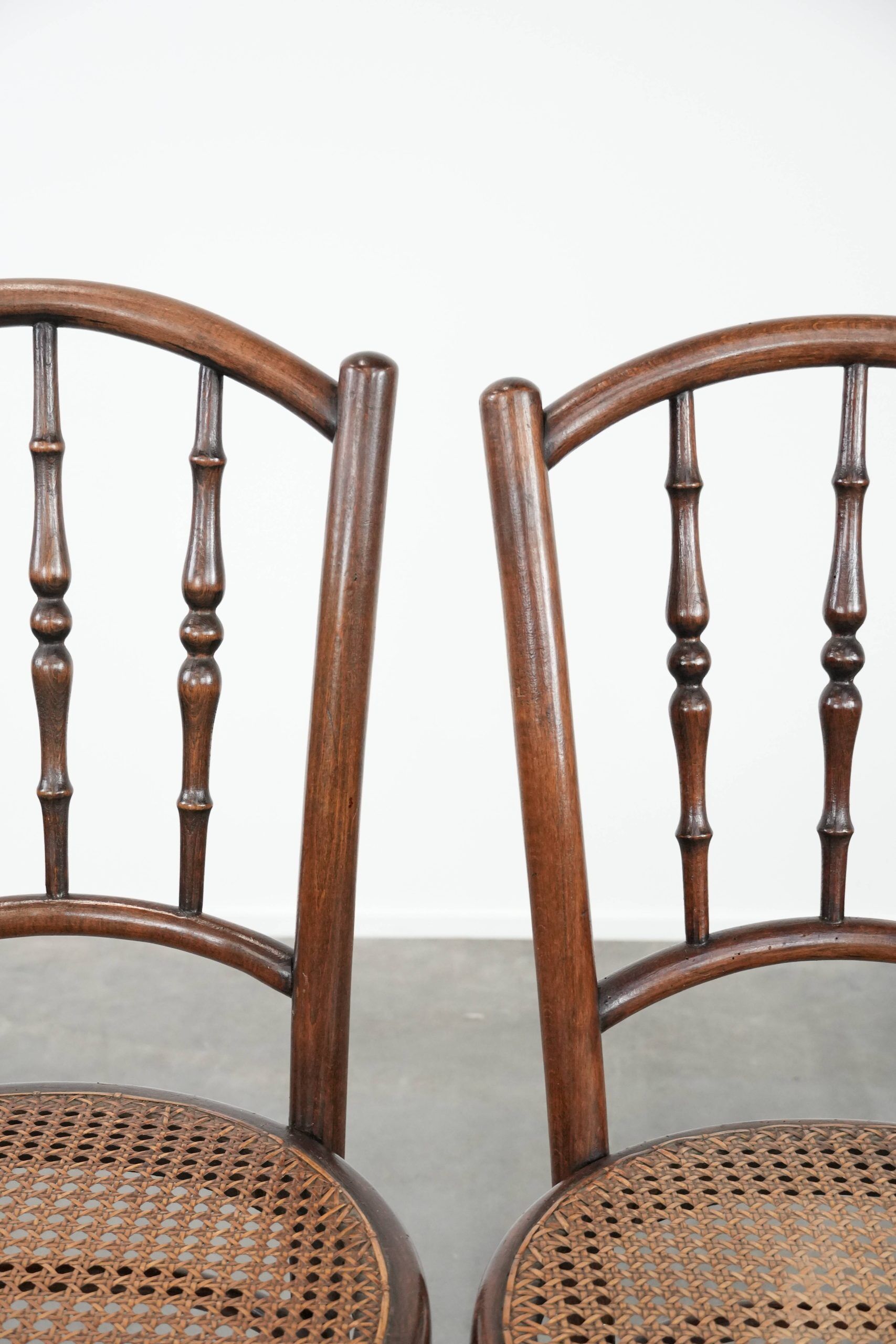 Ensemble de 2 chaises de bistrot vintage en bois Jacob & Josef Kohn Vienne