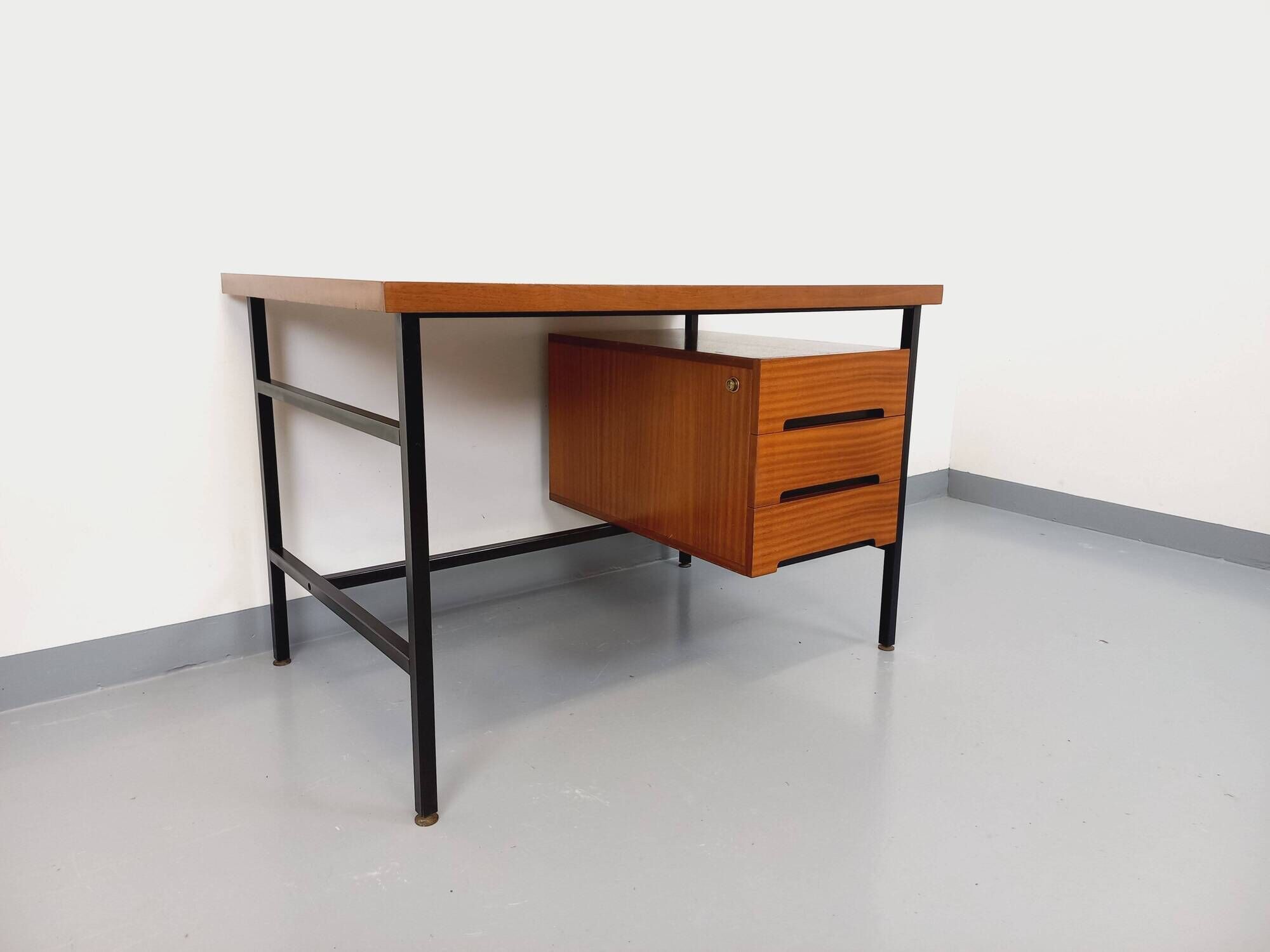 Vintage modernist double-sided desk in mahogany and black metal from the 1960s