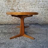 Baumann oval table