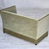 Canapé danois 2 places des années 1970, revêtement en velours, pieds en hêtre.