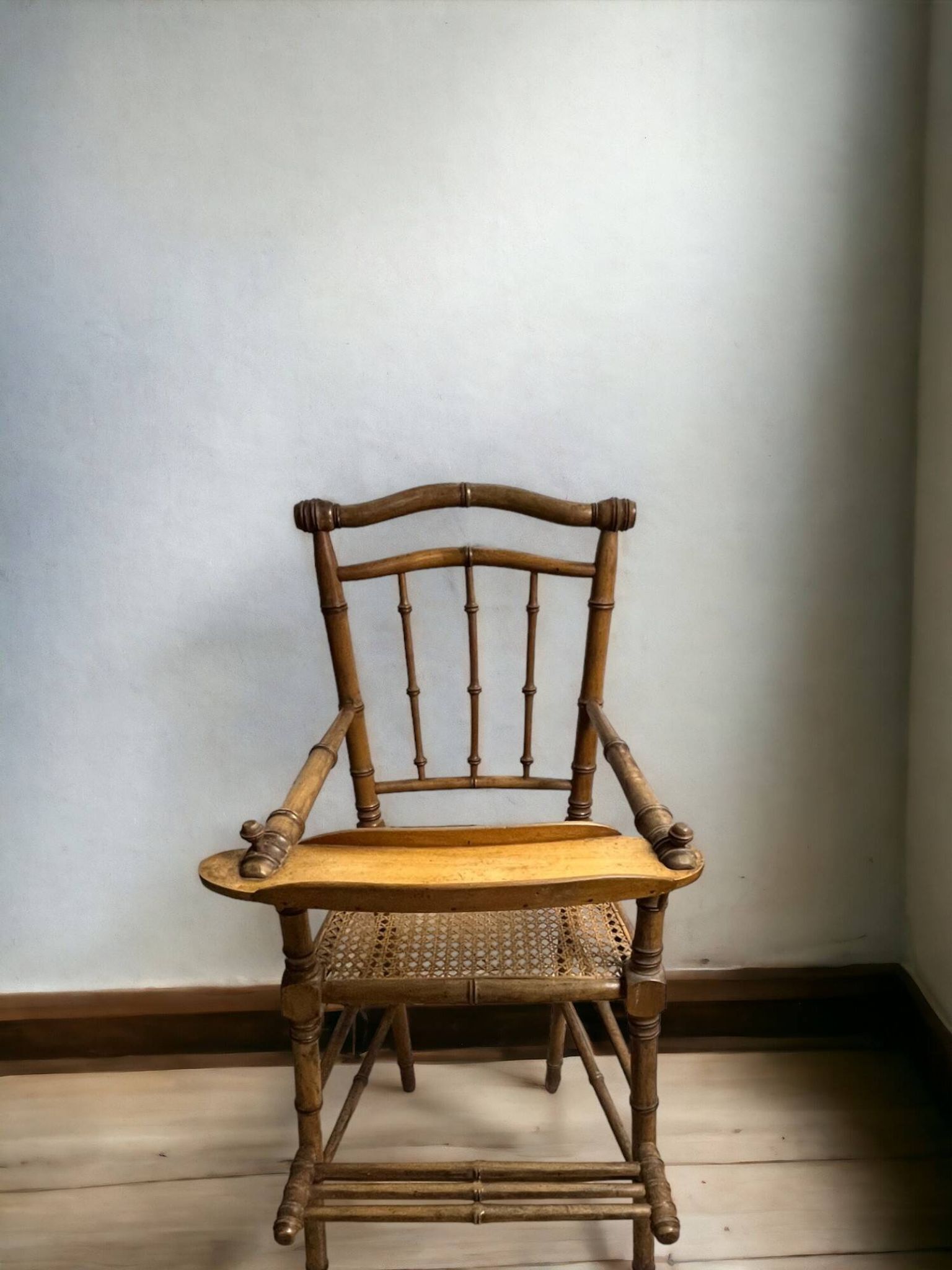 Ancienne chaise haute bébé ou poupée bambou début XXème