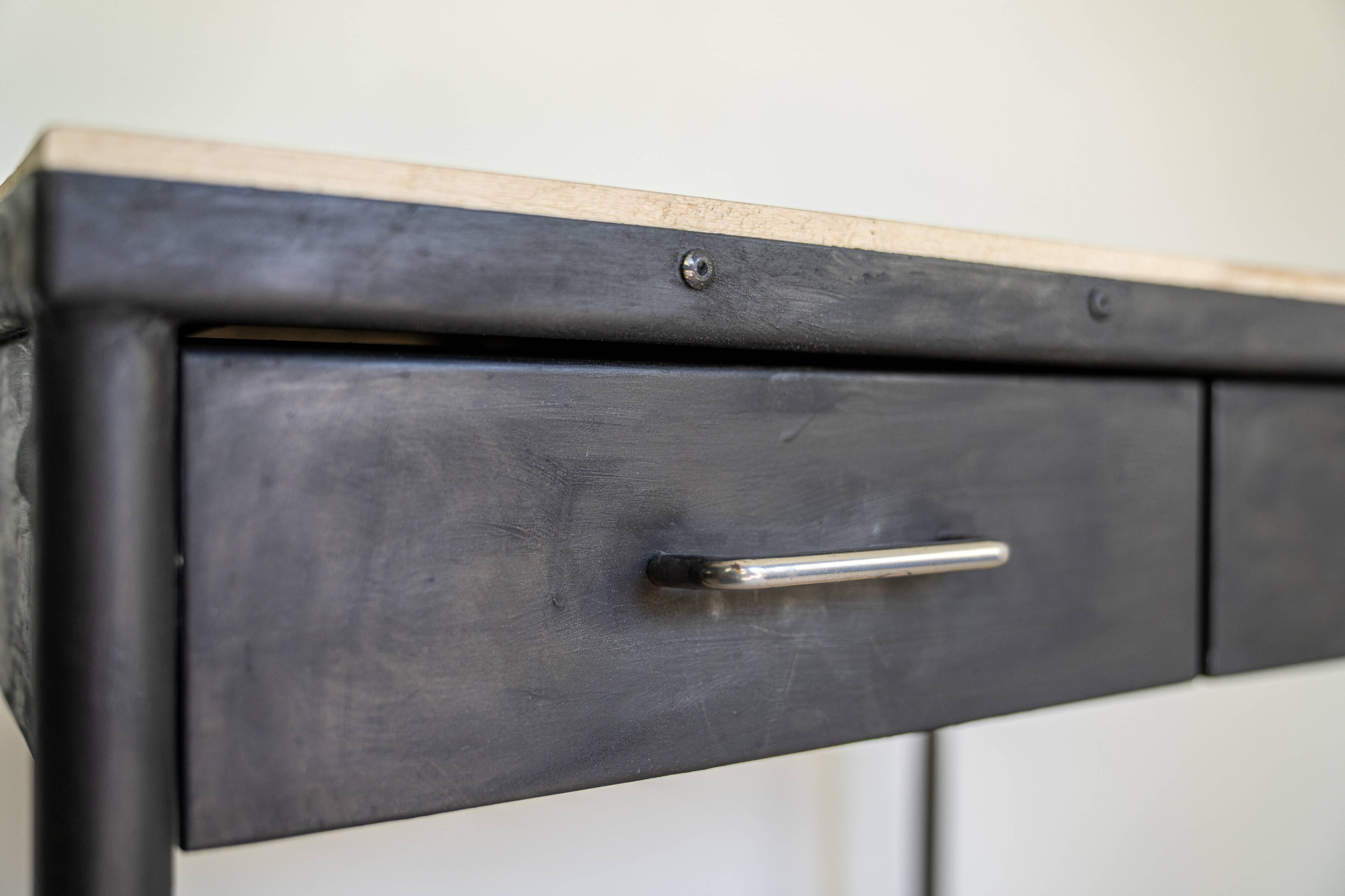 Kitchen shelf with industrial style wheels