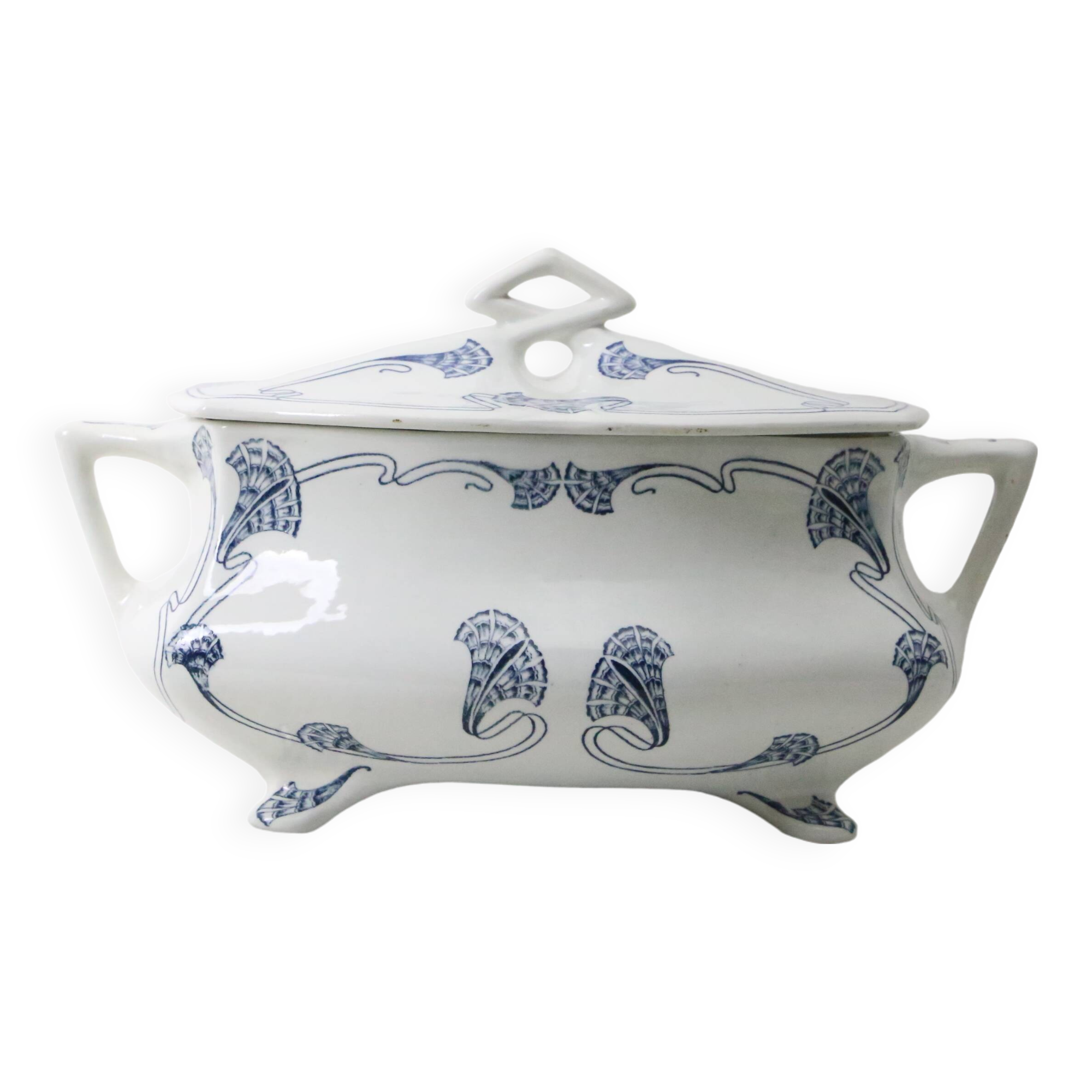 Art Nouveau soup tureen in Onnaing earthenware