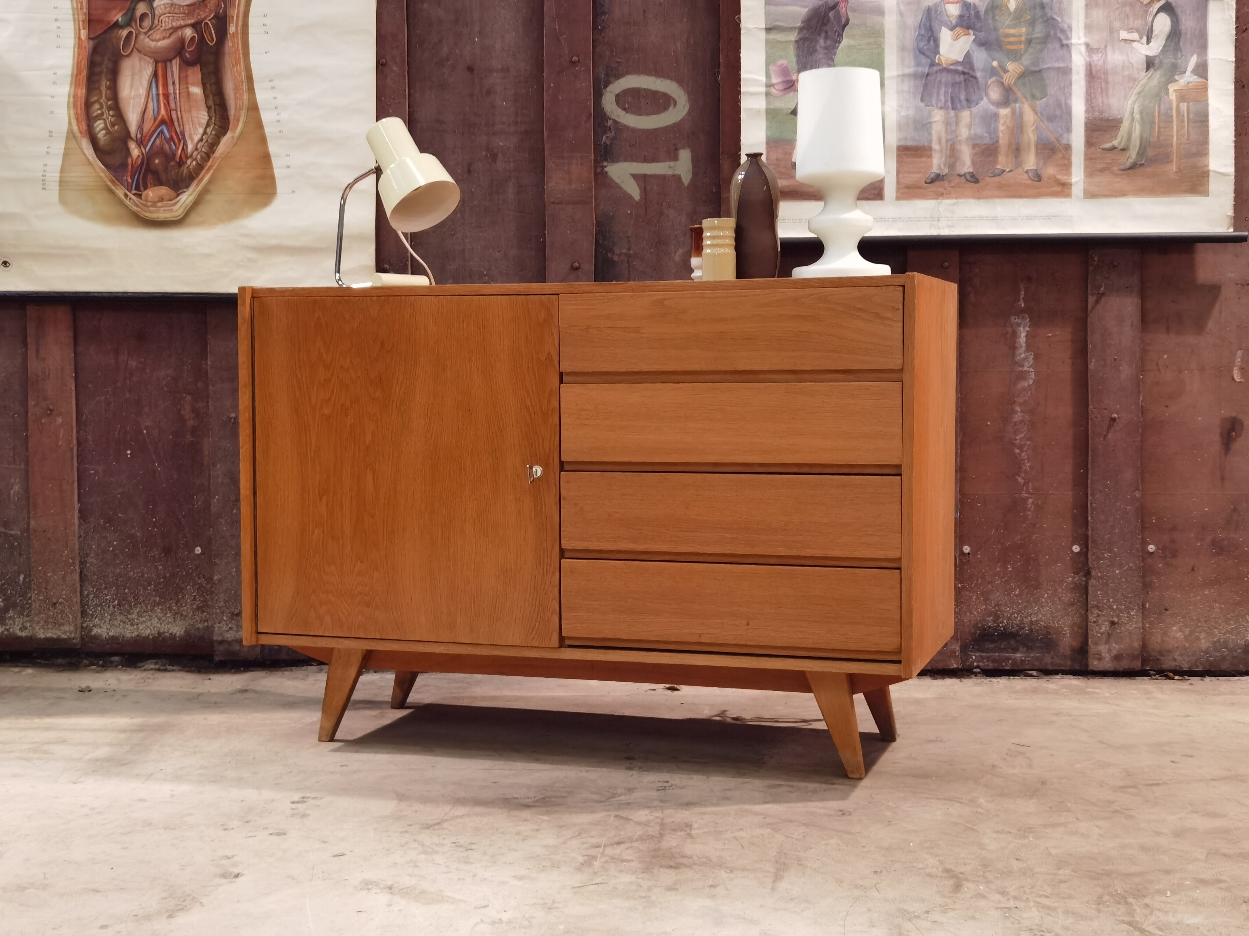 Buffet, U 458 by Jiri Jiroutek