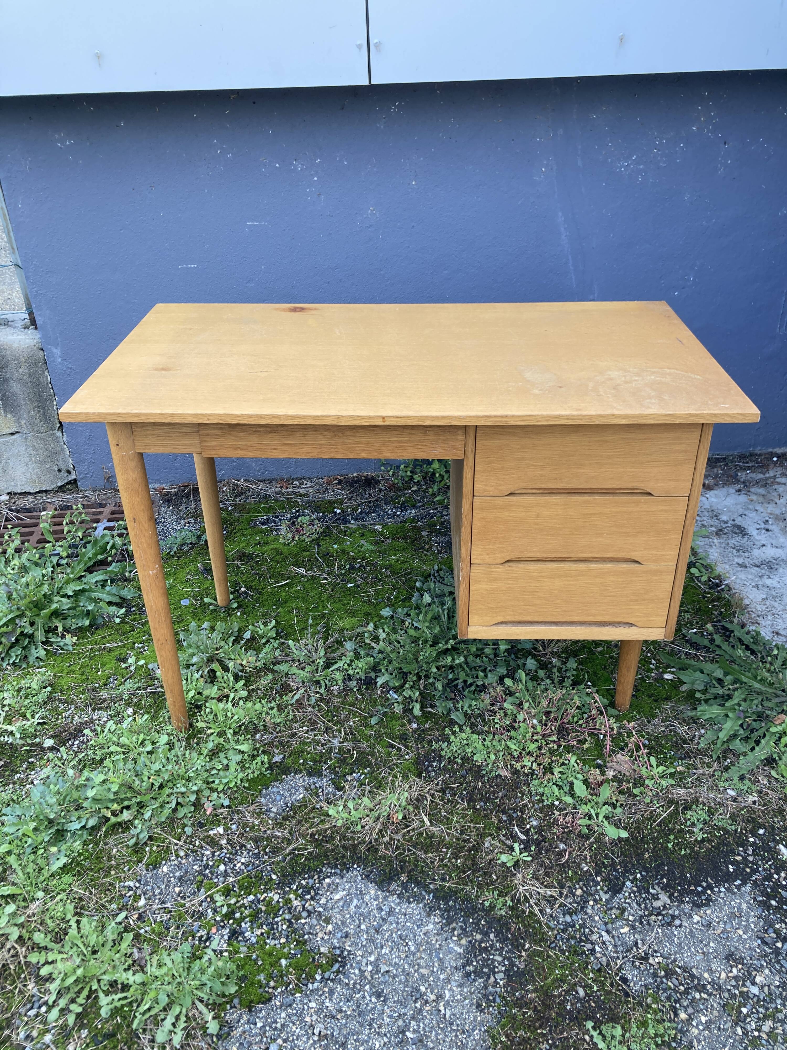 Scandinavian desk with drawer box