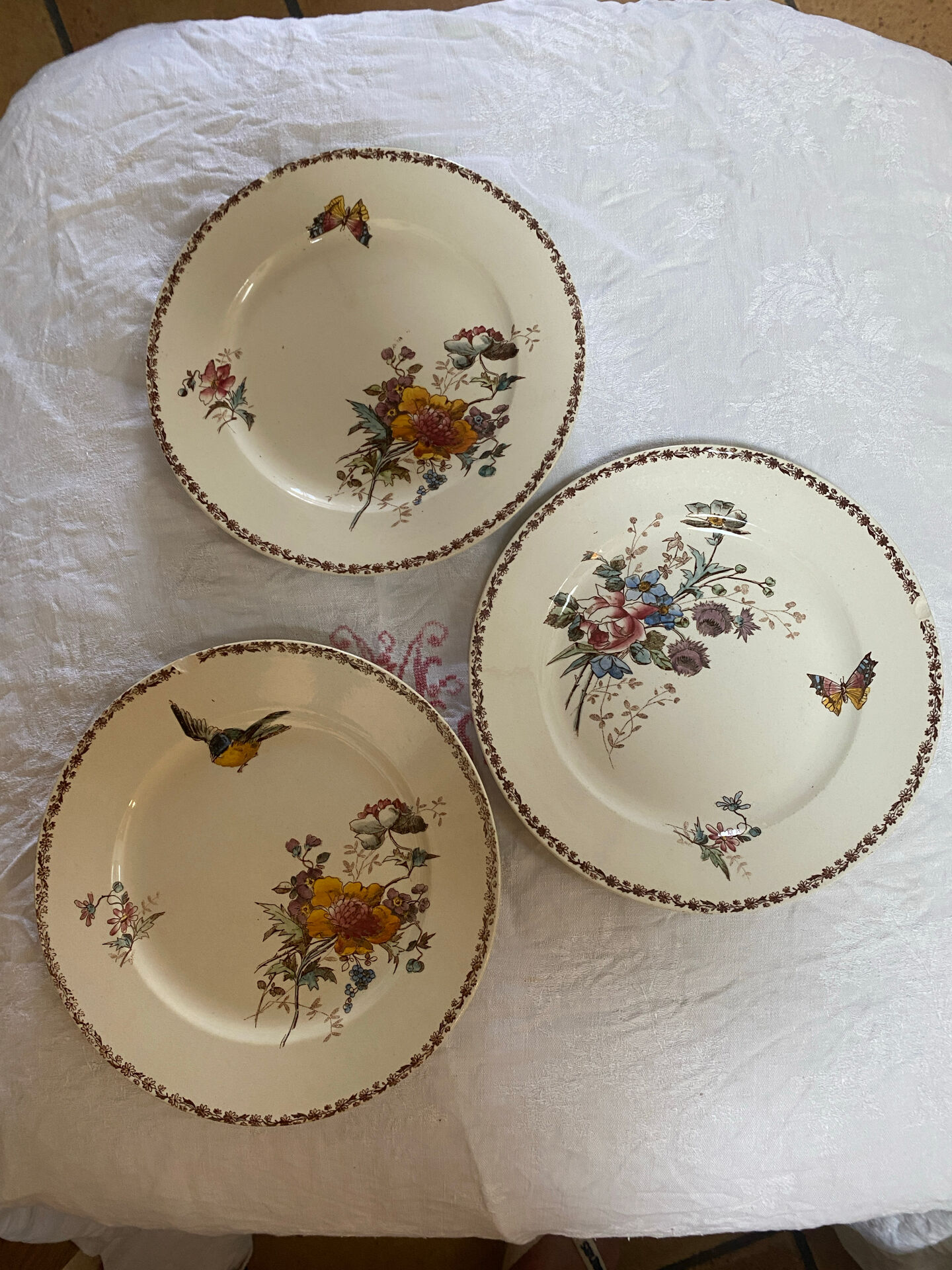 Set of 3 flat plates in polychrome ironstone E. Bourgeois