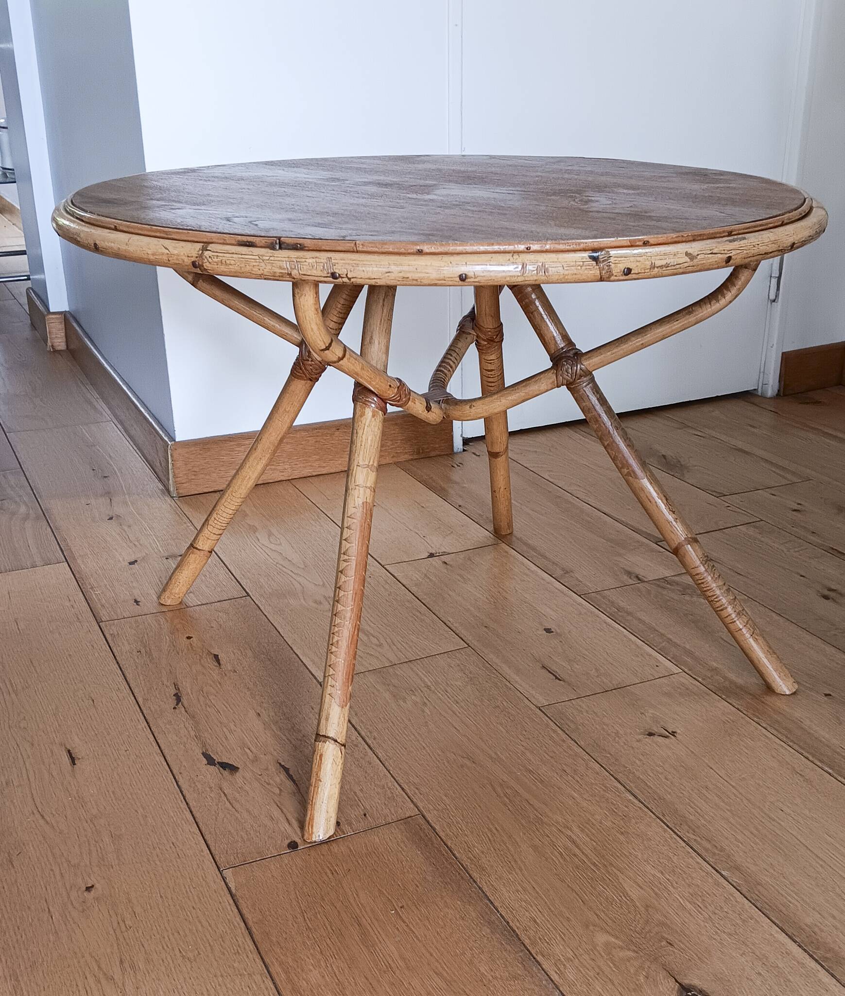 Rattan/bamboo and wood coffee table. Vintage 50s/60s.