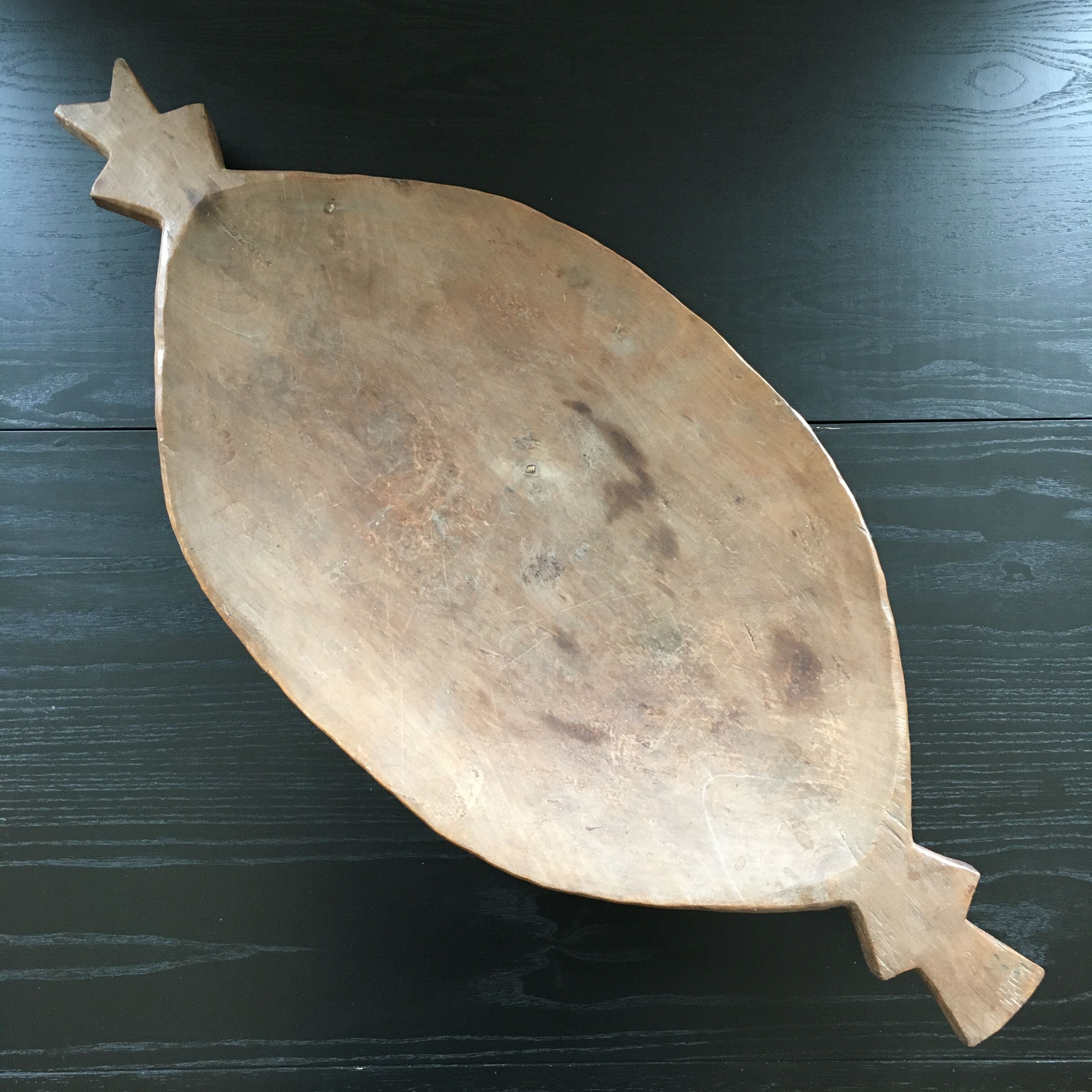 Plat en bois forme ananas