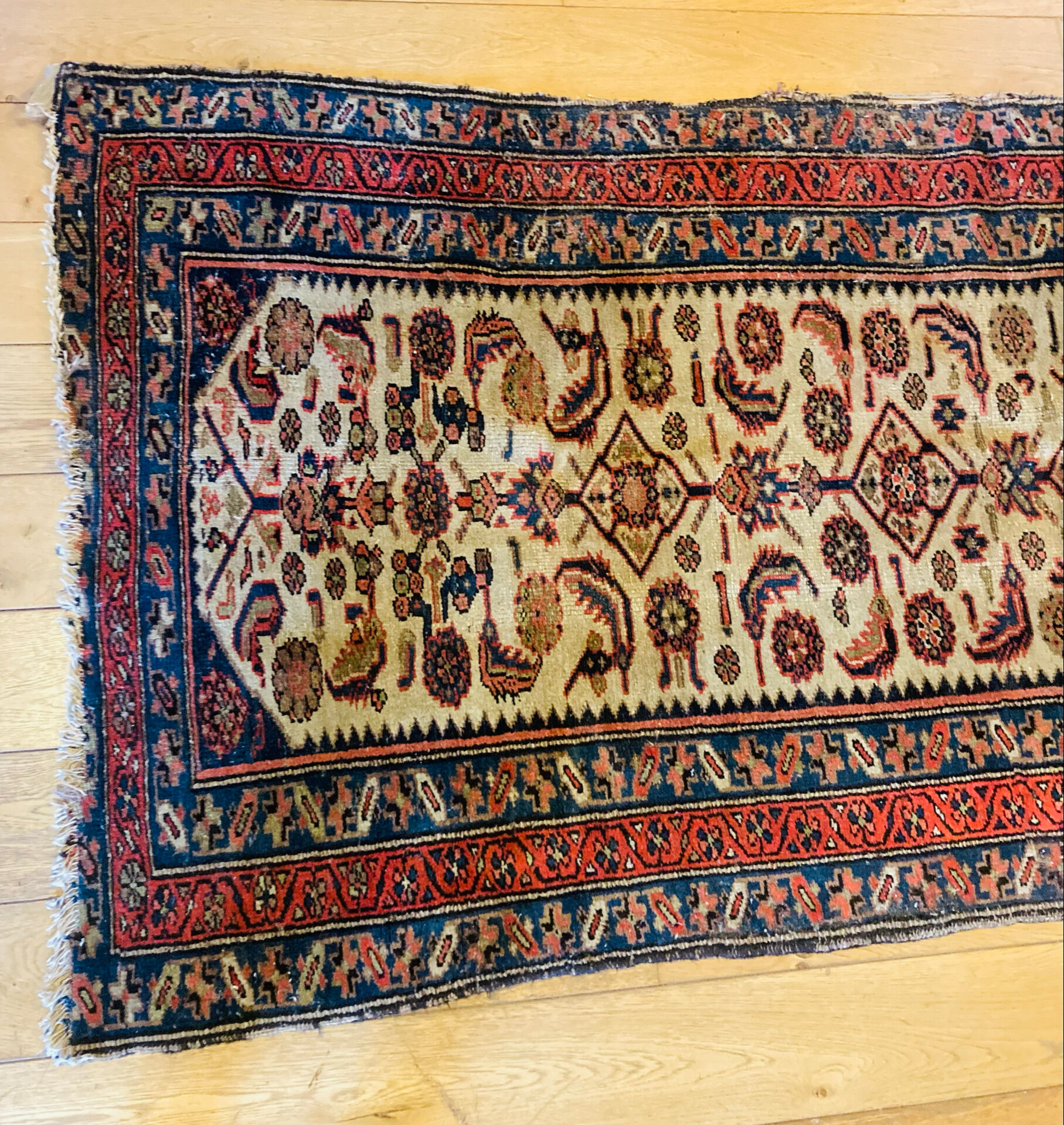 Oriental carpet from the early 20th century made of pure virgin wool, handmade.