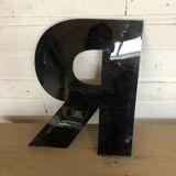 Lettre noire « R »