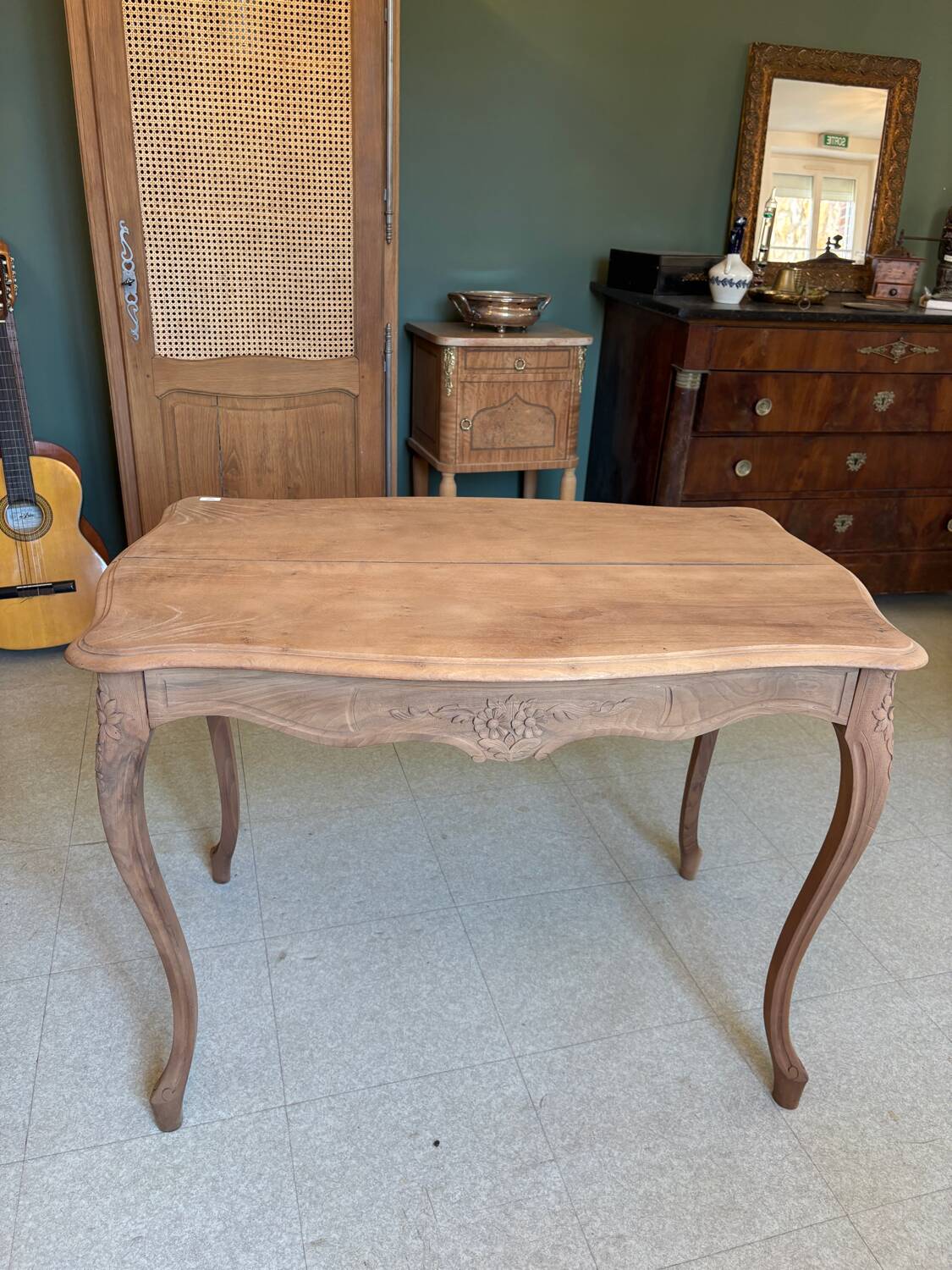 Louis XV sandblasted table style