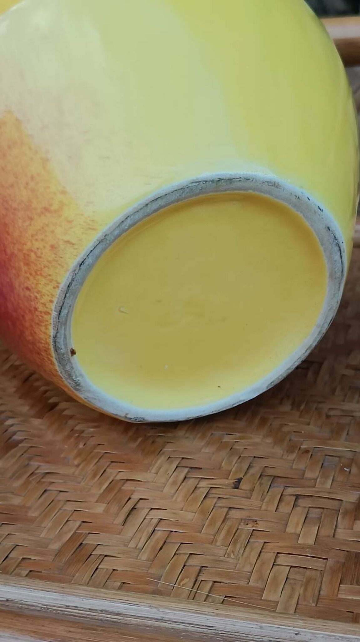Jug in slipware apple