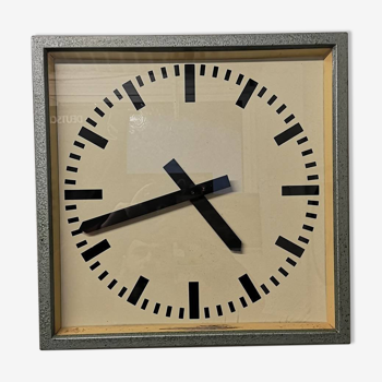 Horloge industrielle est-allemandes des années 1950 par Elfema