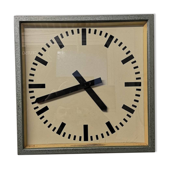 Horloge industrielle est-allemandes des années 1950 par Elfema