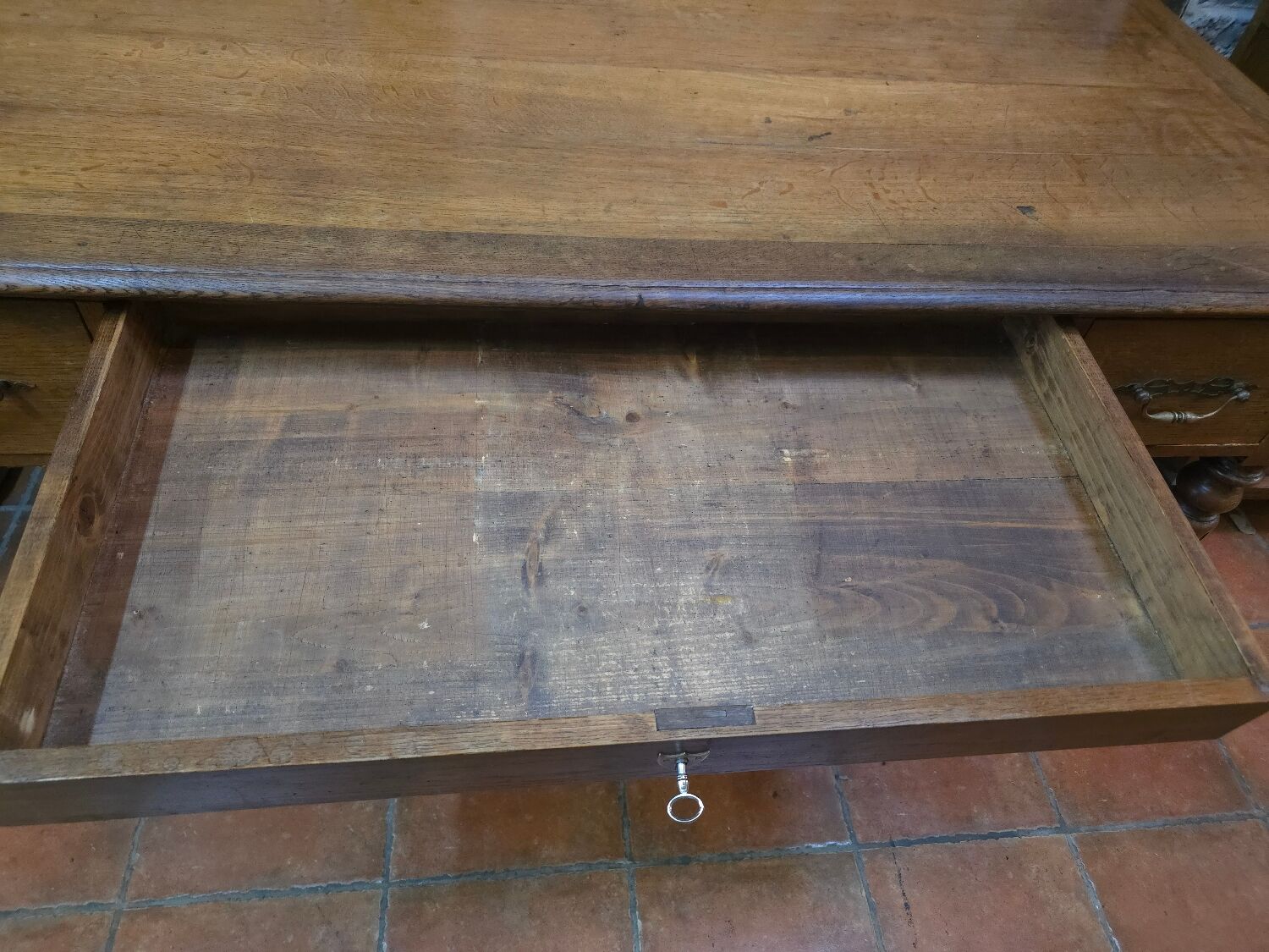 Oak desk with 3 drawers