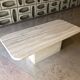 Table en travertin de forme rectangle