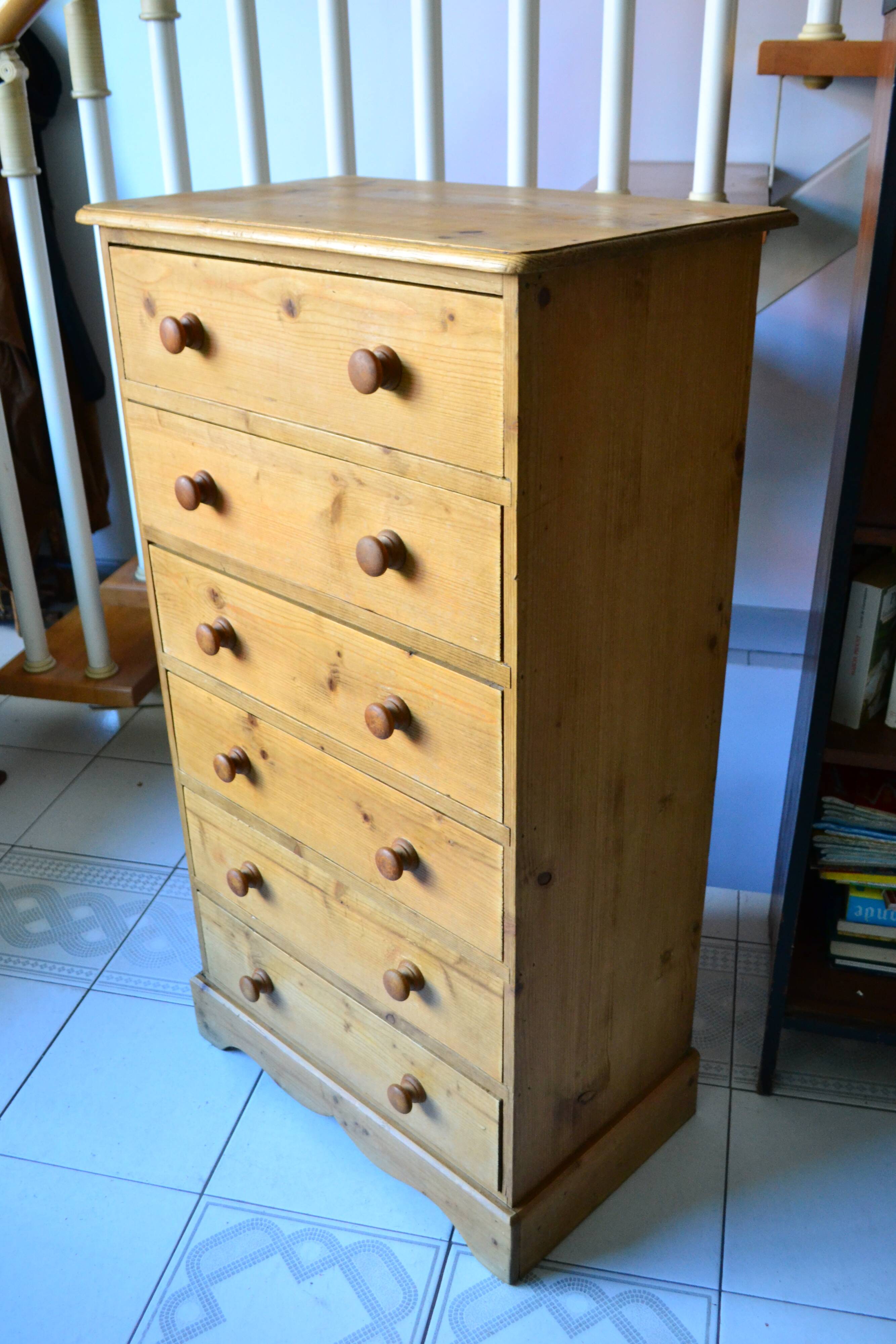 Vintage pine chest of drawers with 6 drawers