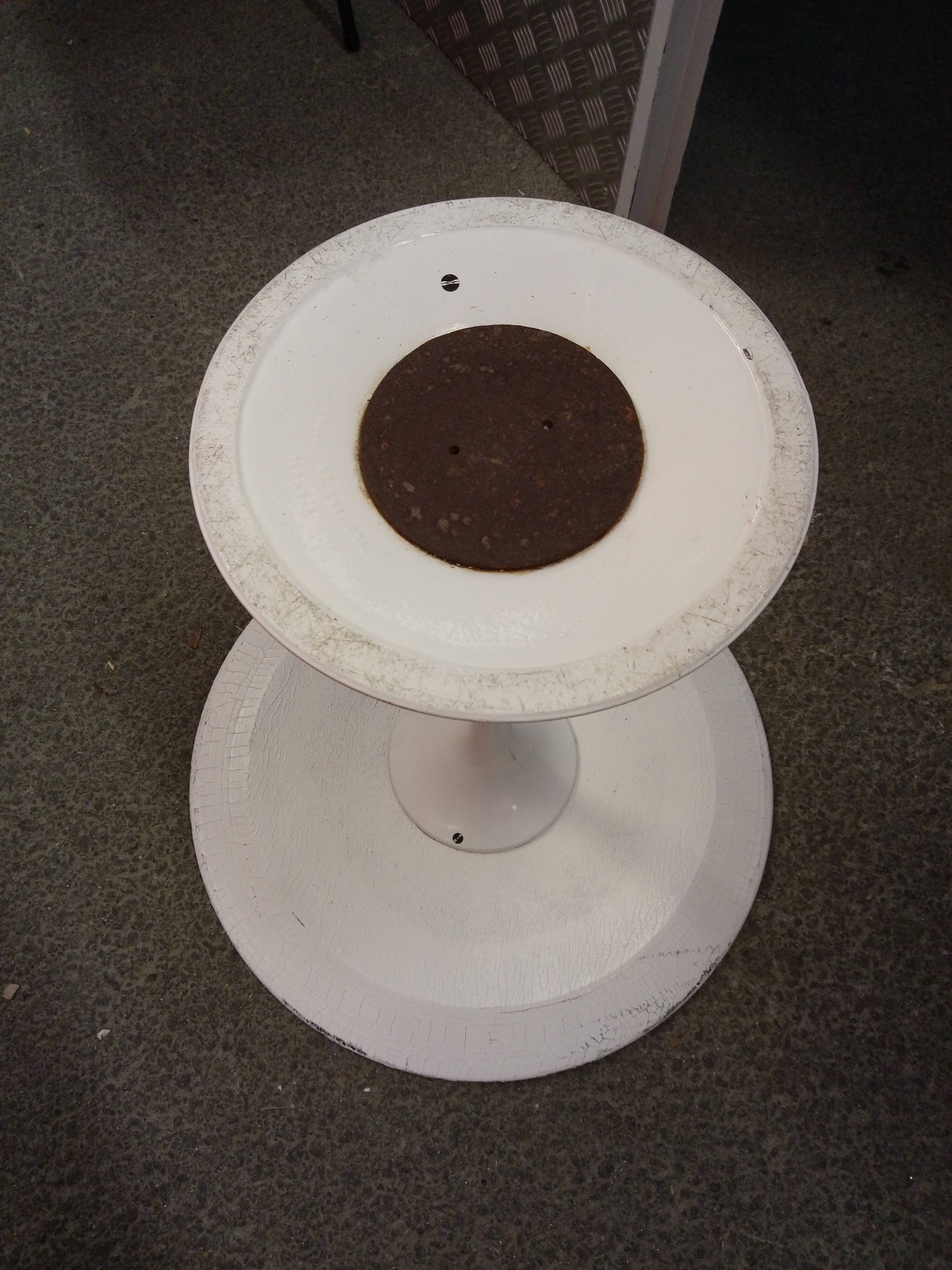 Side table by Eero Saarinen for Knoll International