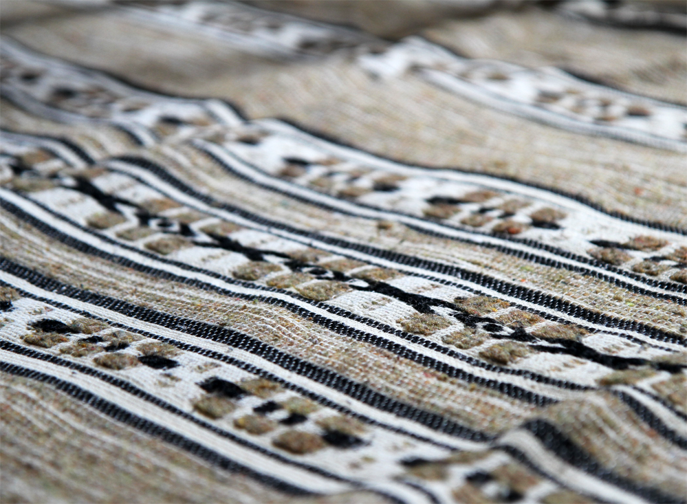 Ethnic carpets in wool 256 x 174cm