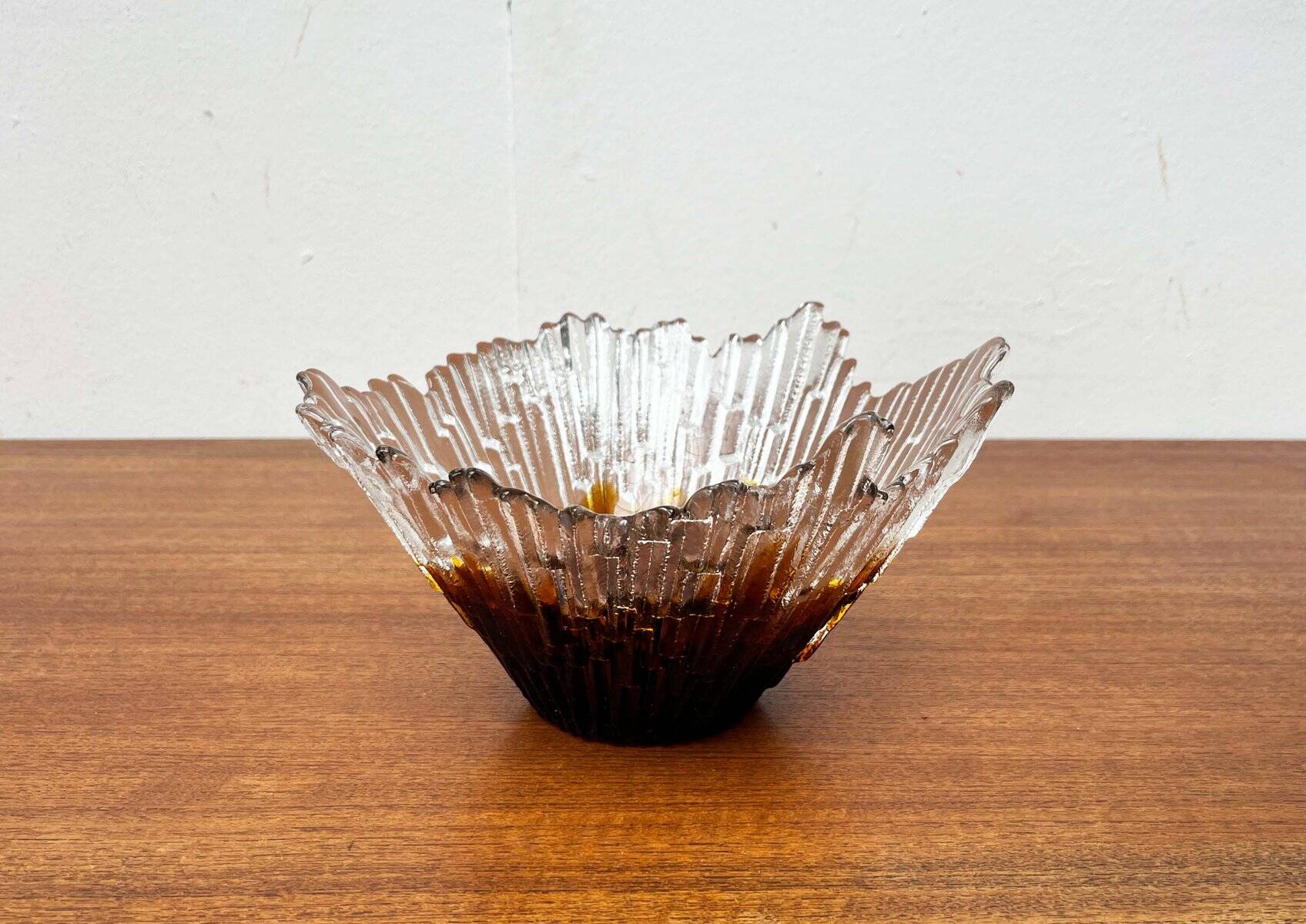 Glass bowl from the modern Revontulet series by Tauno Wirkkala for Humppila, Finland, 1960s.