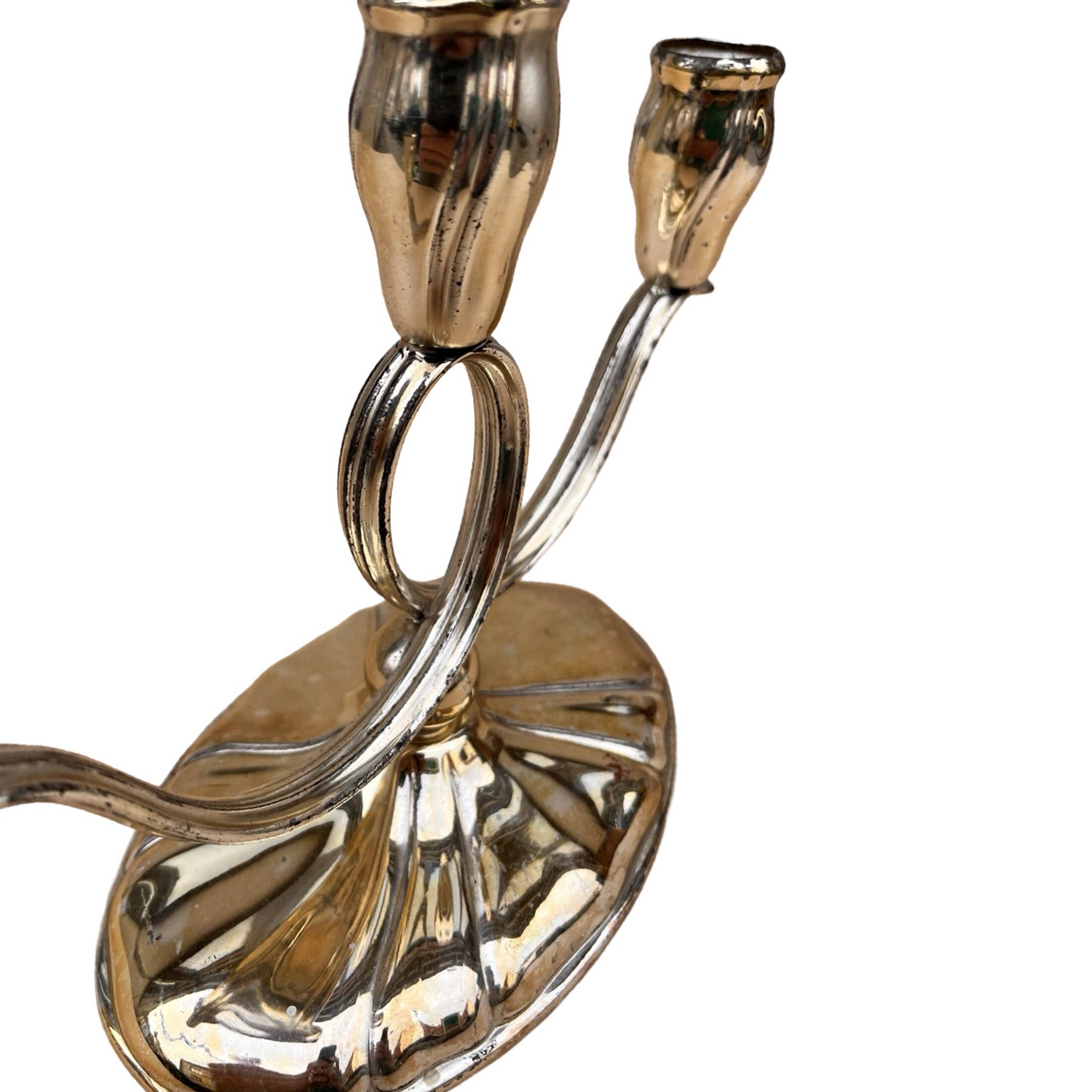 Chandelier à trois bras en métal plaqué, Allemagne, années 1940.