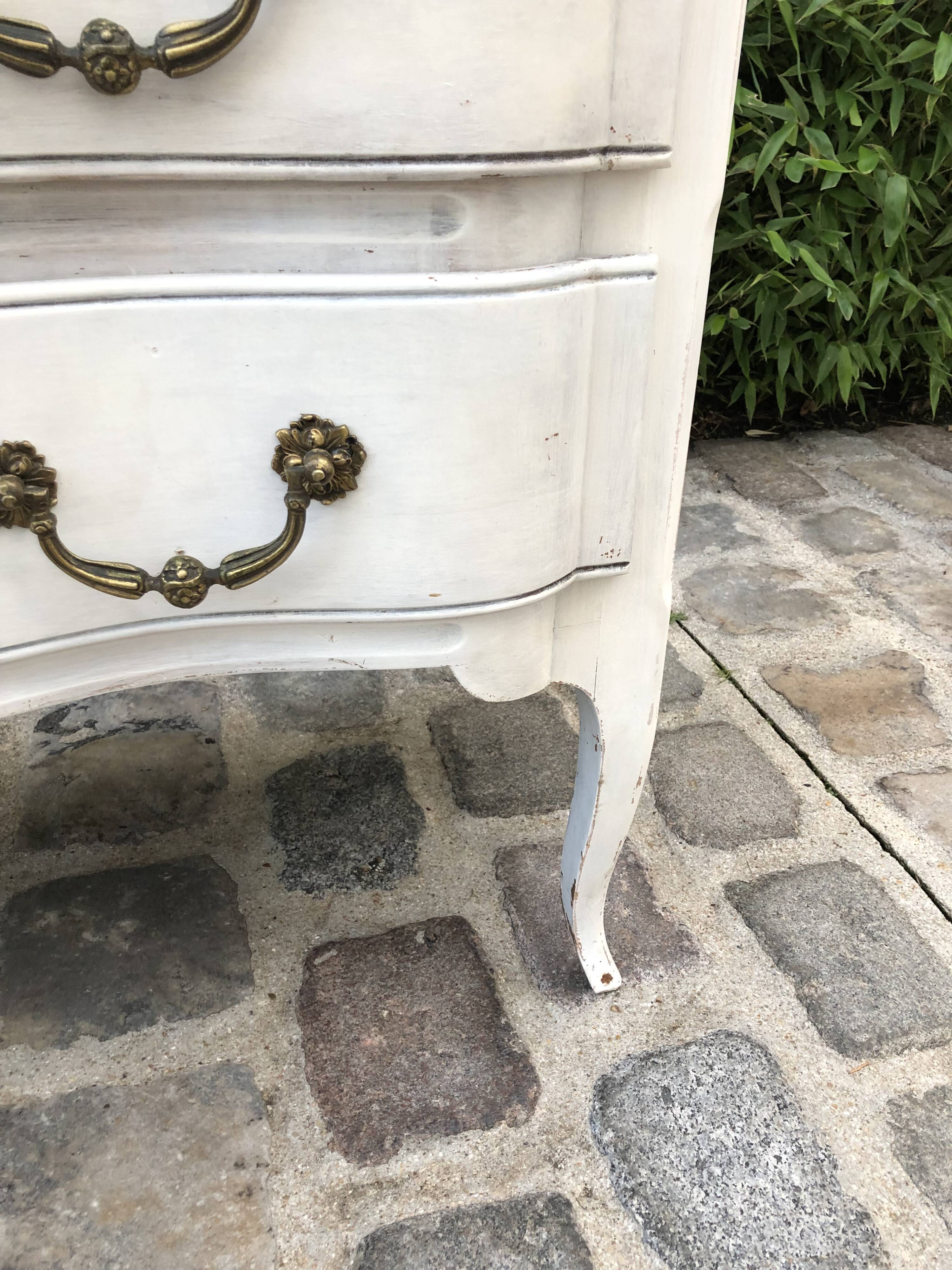 Commode blanche de style Louis XV