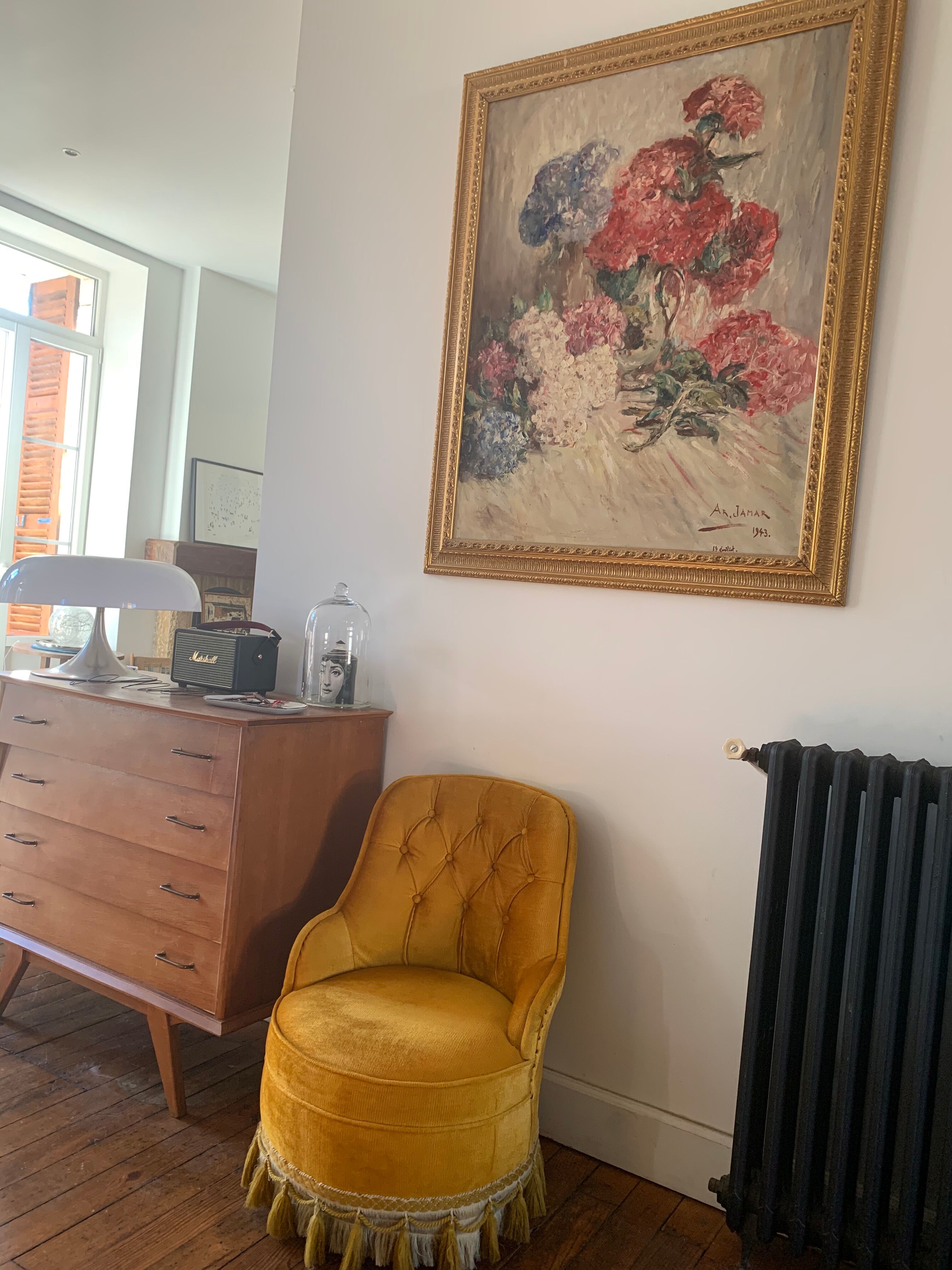 Yellow toad armchair