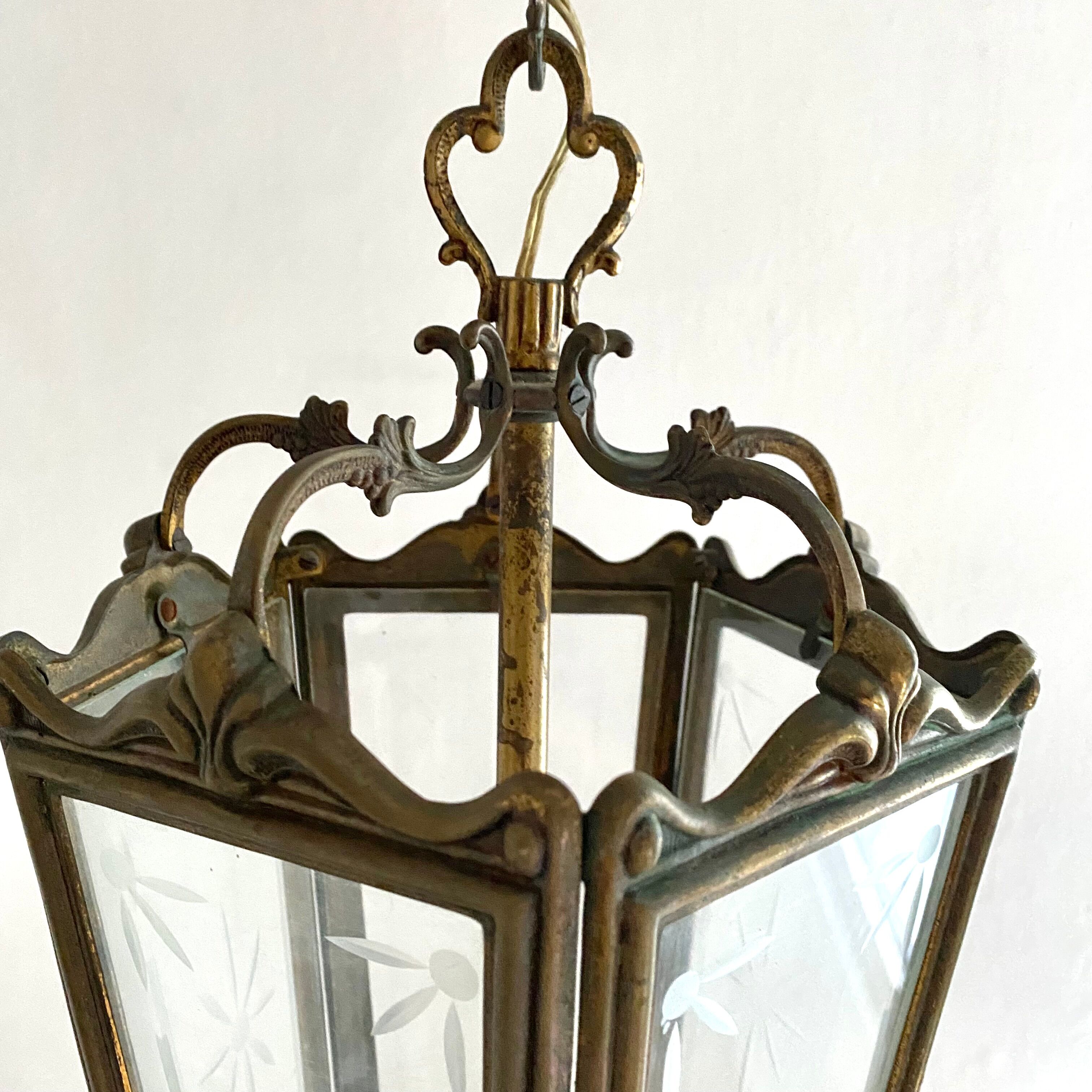 Old suspension lamp in brass and glass 3 burners