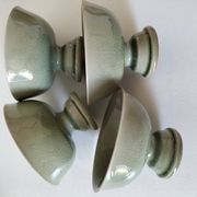 Ensemble 4  coupelles artisanales en céramique – émail céladon & style raku