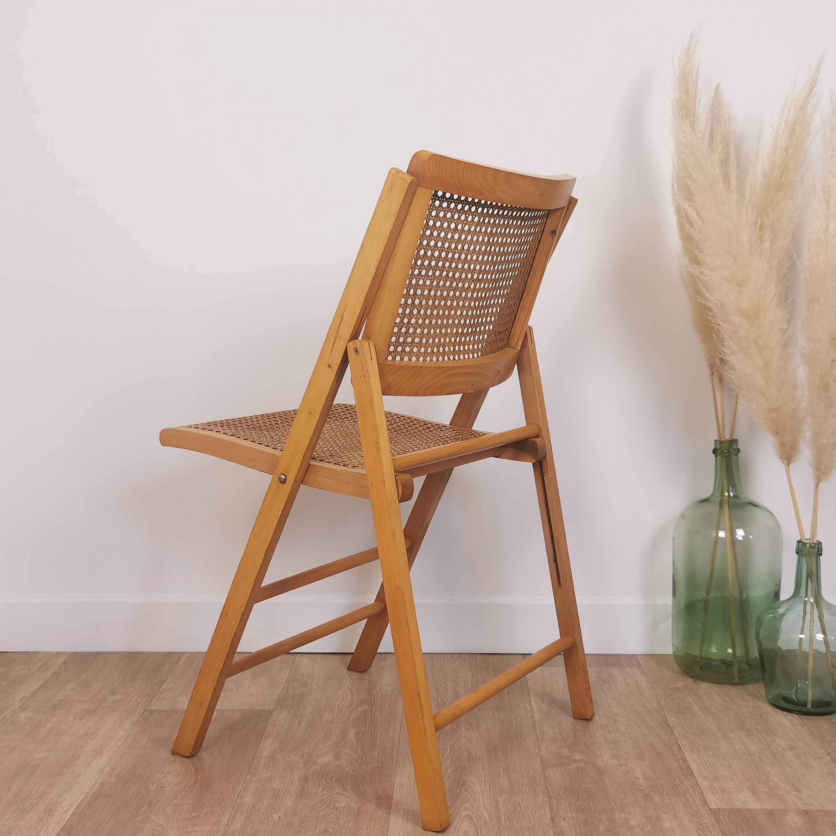 Chaises pliantes cannées
