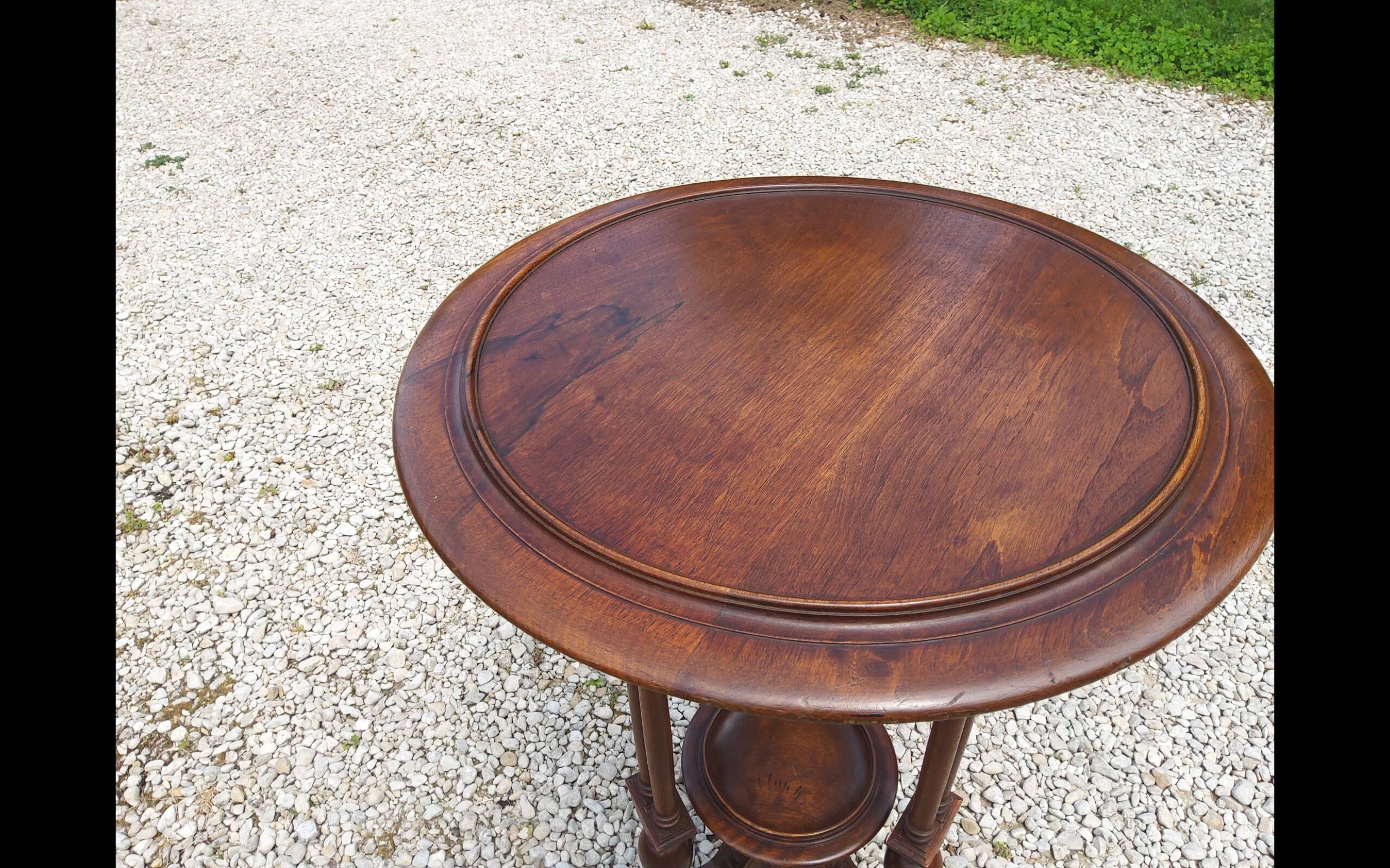 Side table in walnut