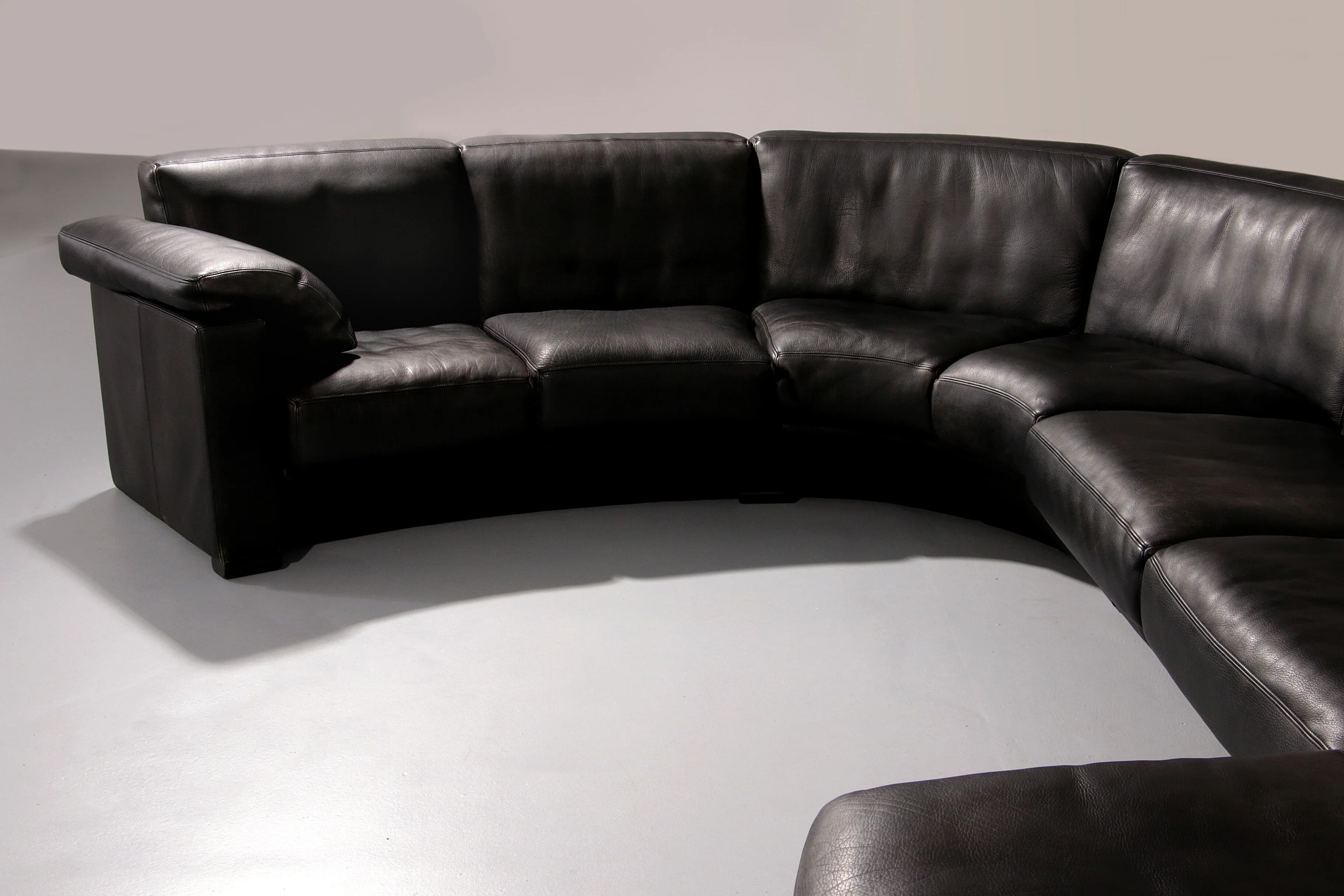 De Sede modular 7-piece mid-century leather sofa in black – Swiss icon
