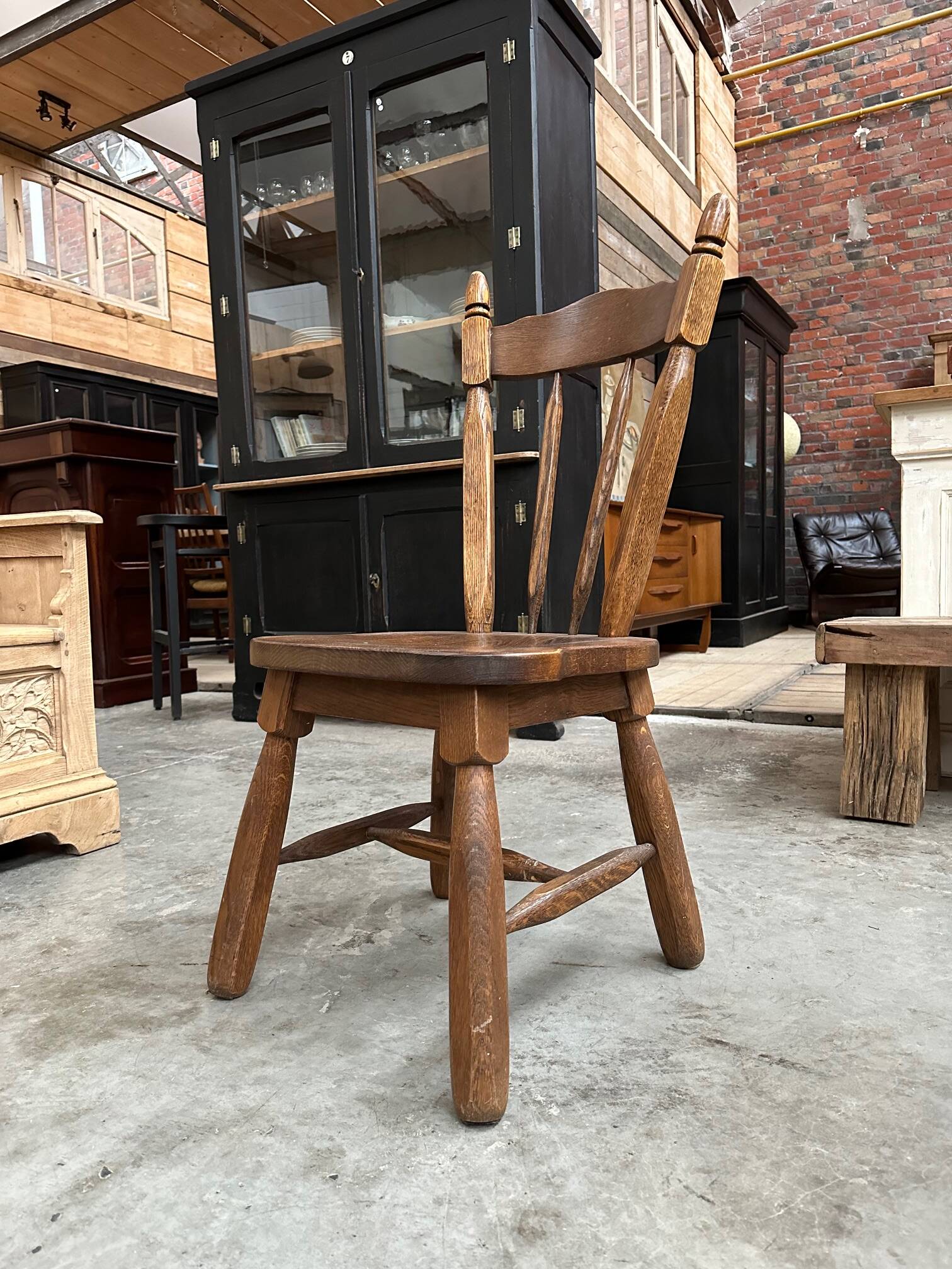 Suite de 4 chaises brutalistes