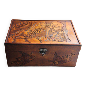 Coffret vintage en bois gravé, motifs yokai japonais