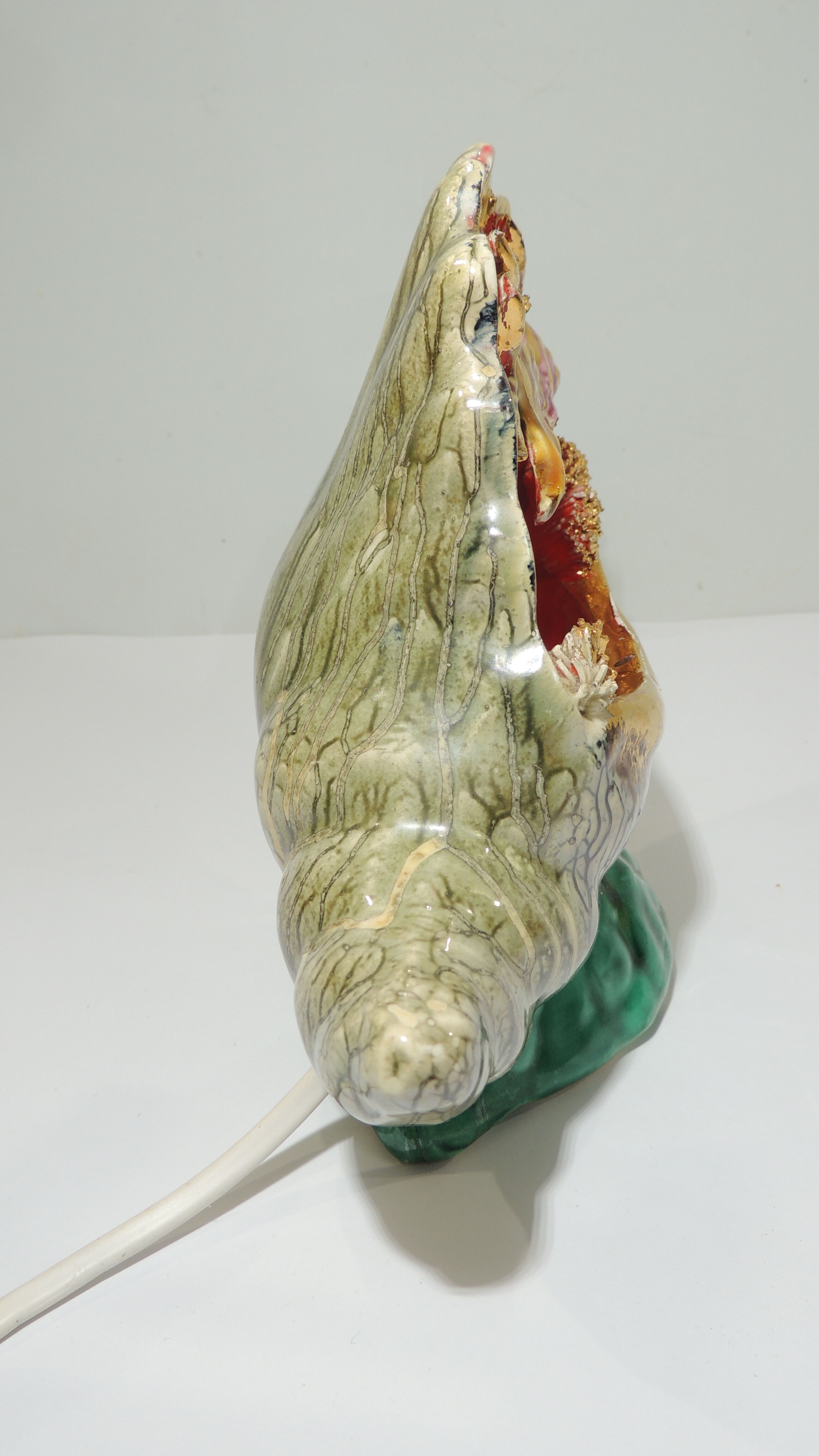 Lampe coquillage faience barbotine