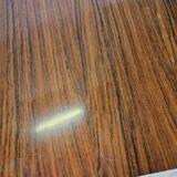 Extendable table in laminate