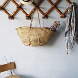 Extendable wooden coat holder