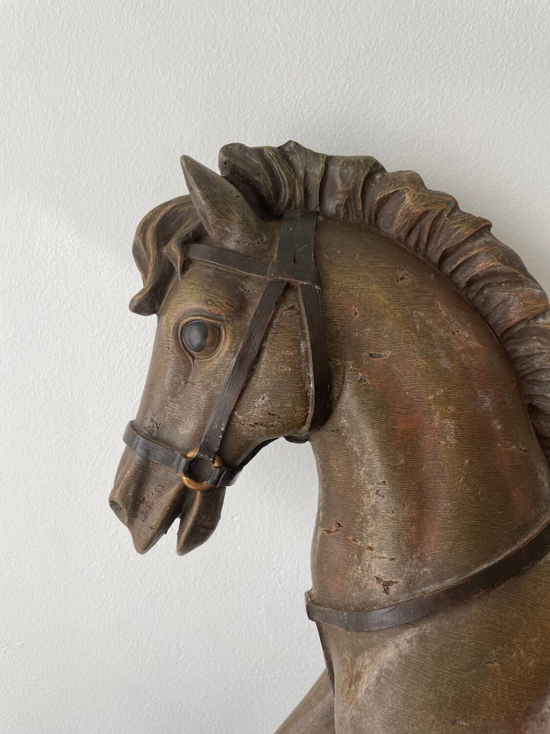 Cheval à bascule antique