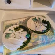 Two old asparagus plates in Salins barbotine