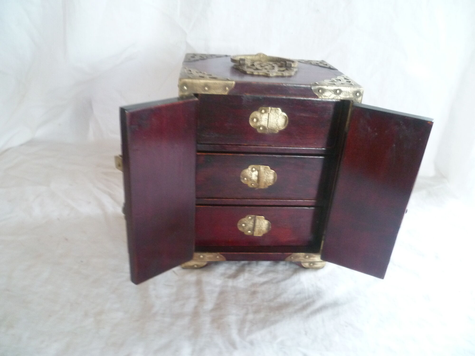 Mother-of-pearl wood jewelry box & chinoiserie brass