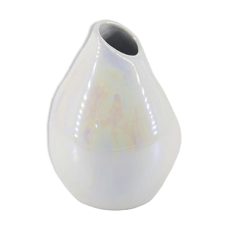 White mother-of-pearl vase