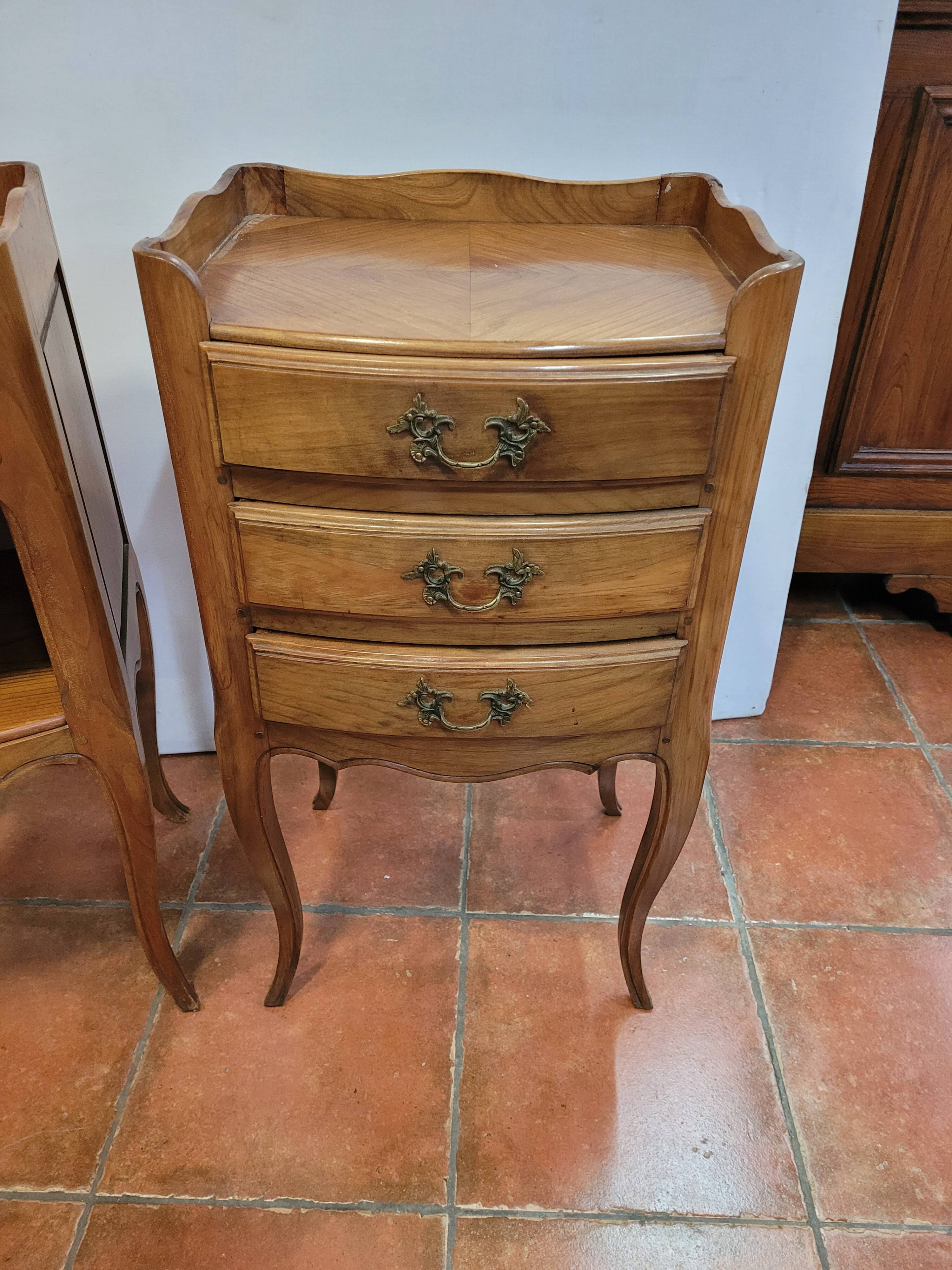 Paire tables de chevet en merisier