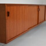 Grand buffet flottant en teck, 1960 Allemagne.